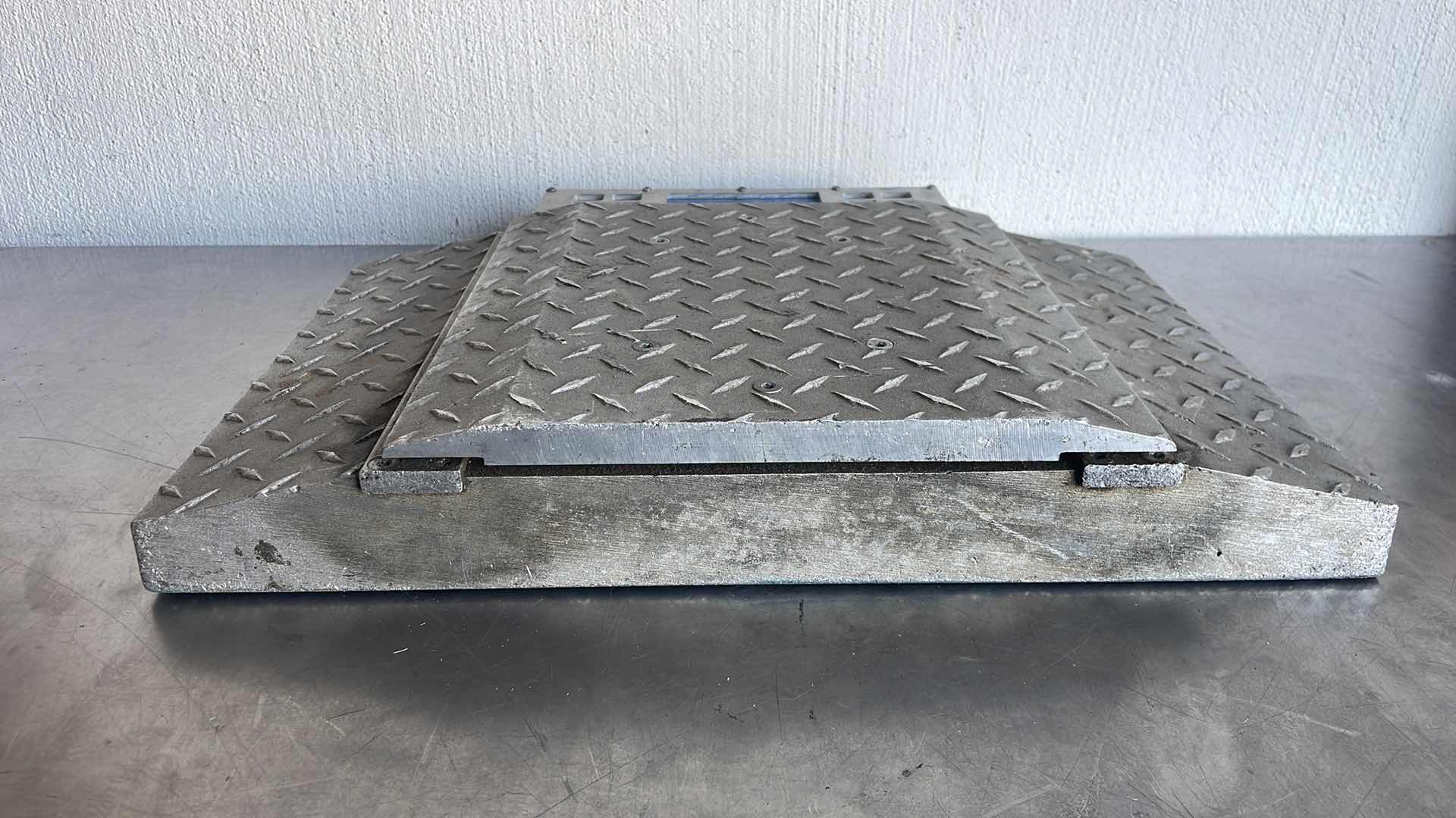 Photo 1 of INTERCOMP PT300 WHEEL LOAD SCALE 20,000 LB. PORTABLE COMPLETE TRUCK