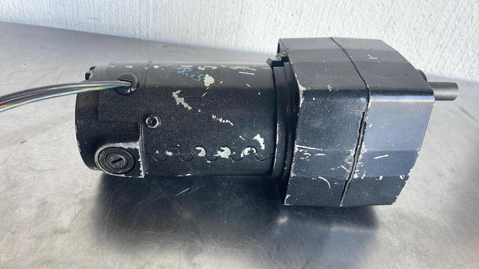 Photo 1 of 1/40HP LEESON 4RPM 90VDC PZ SERIES PARALLEL GEARMOTOR M1115002.00