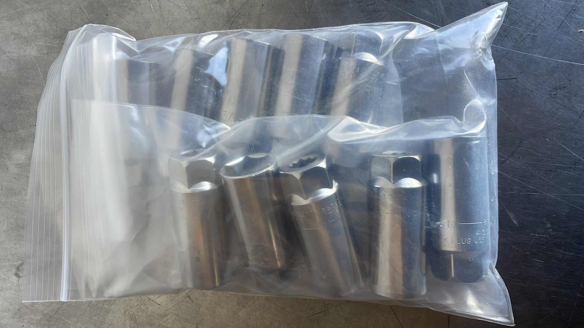 Photo 1 of NEW CRAFTSMAN 43325, 3/8-IN DRIVE 13/16-IN SPARK PLUG
SOCKET, USA 10 PCS