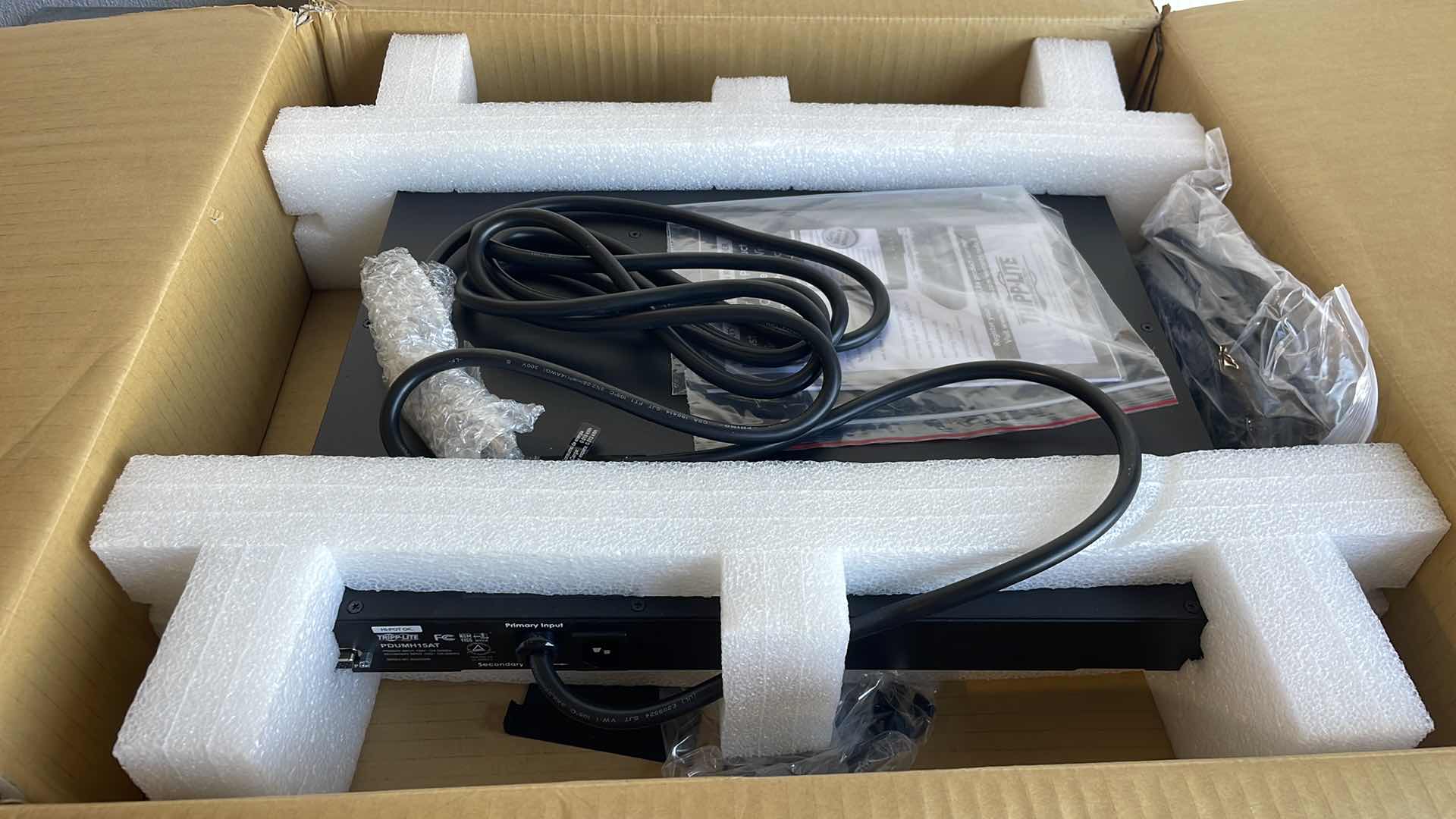 Photo 1 of TRIPP LITE PDUMH15AT PDU
METERED ATS 120V 15A 5-15R 8
OUTLET 2 5-15P HORIZONTAL