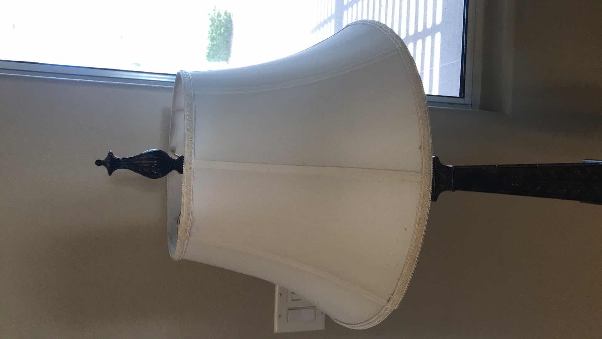 Photo 3 of METAL FLOOR LAMP W SHADE H 5FT