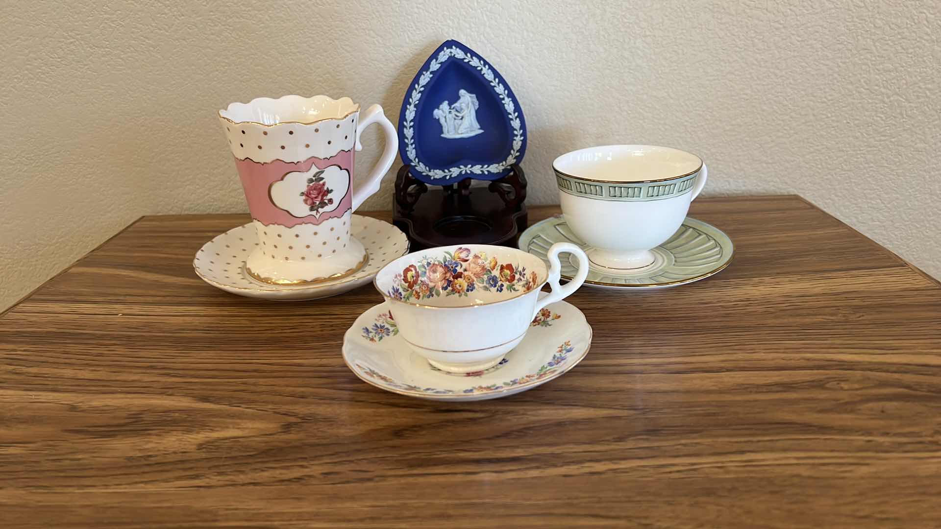 Photo 1 of 3 TEACUPS AND SAUCER SETS, BLUE HEART ON WOOD STAND