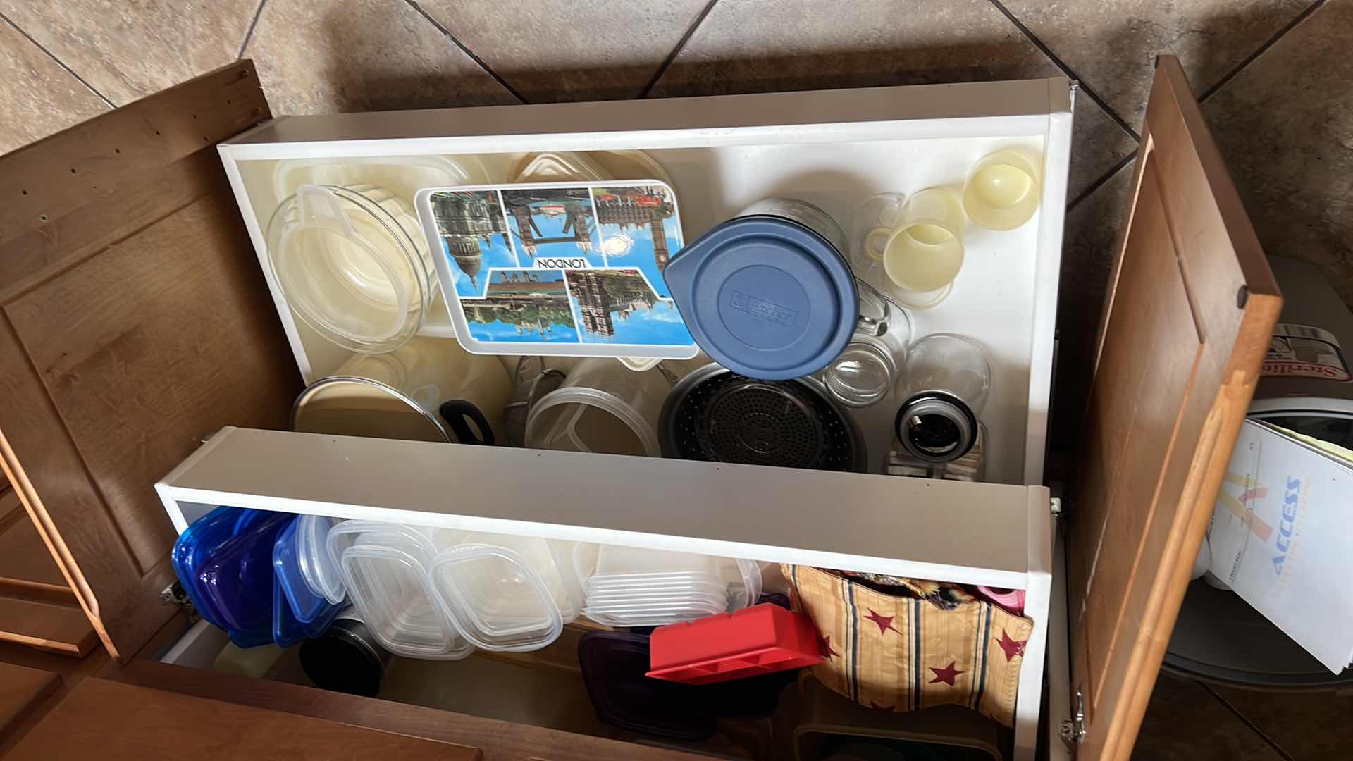 Photo 9 of CONTENTS OF 4 KITCHEN CABINETS (KITCHEN ITEMS)