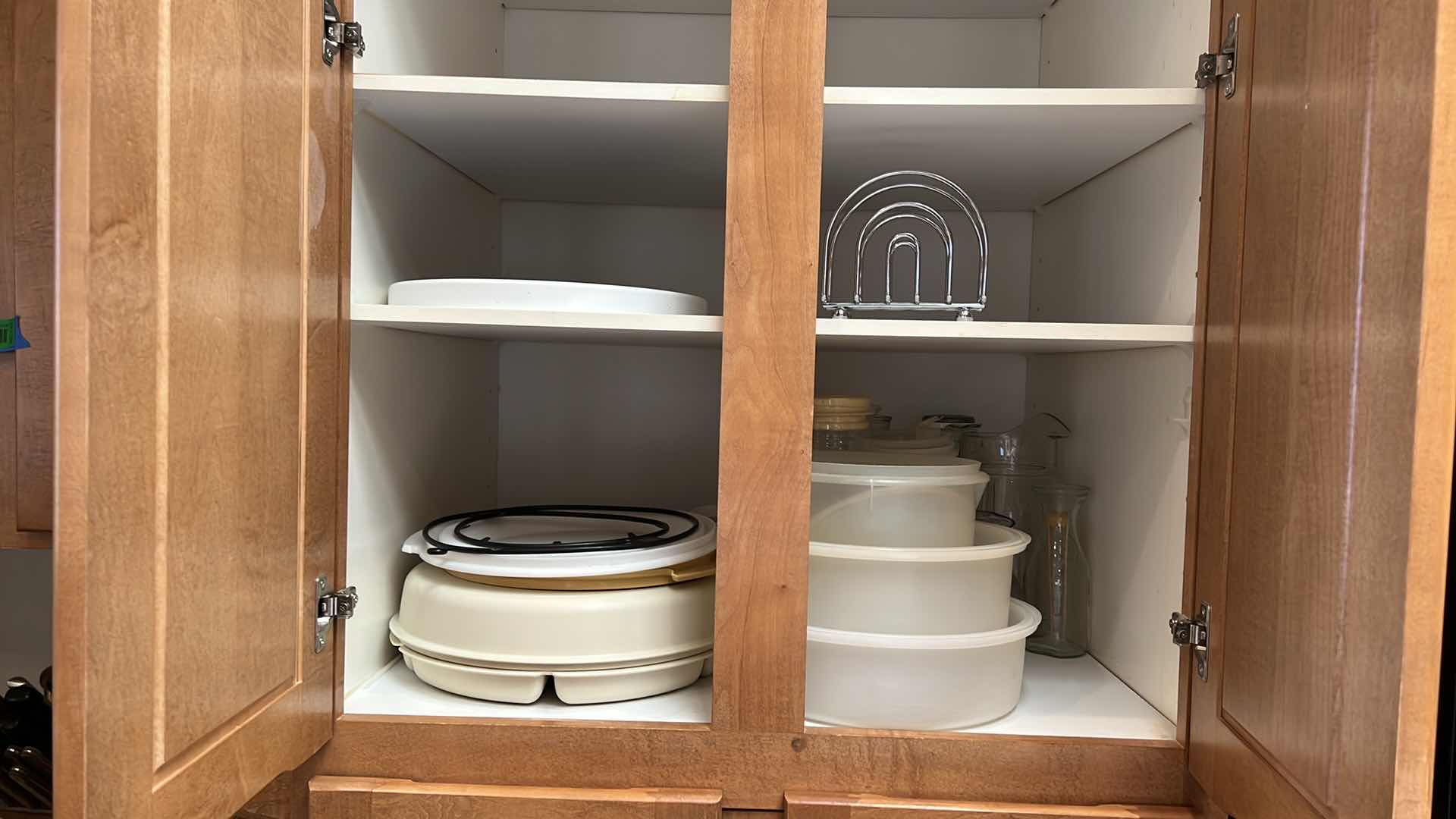 Photo 10 of CONTENTS OF 4 KITCHEN CABINETS (KITCHEN ITEMS)