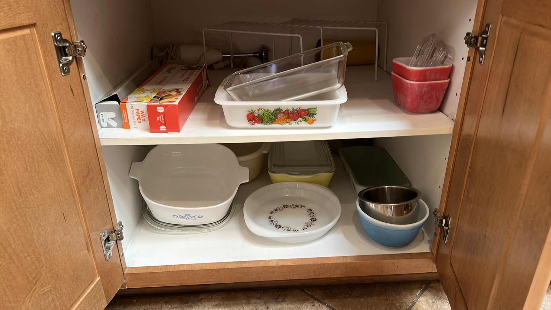 Photo 1 of CONTENTS OF 4 KITCHEN CABINETS (KITCHEN ITEMS)