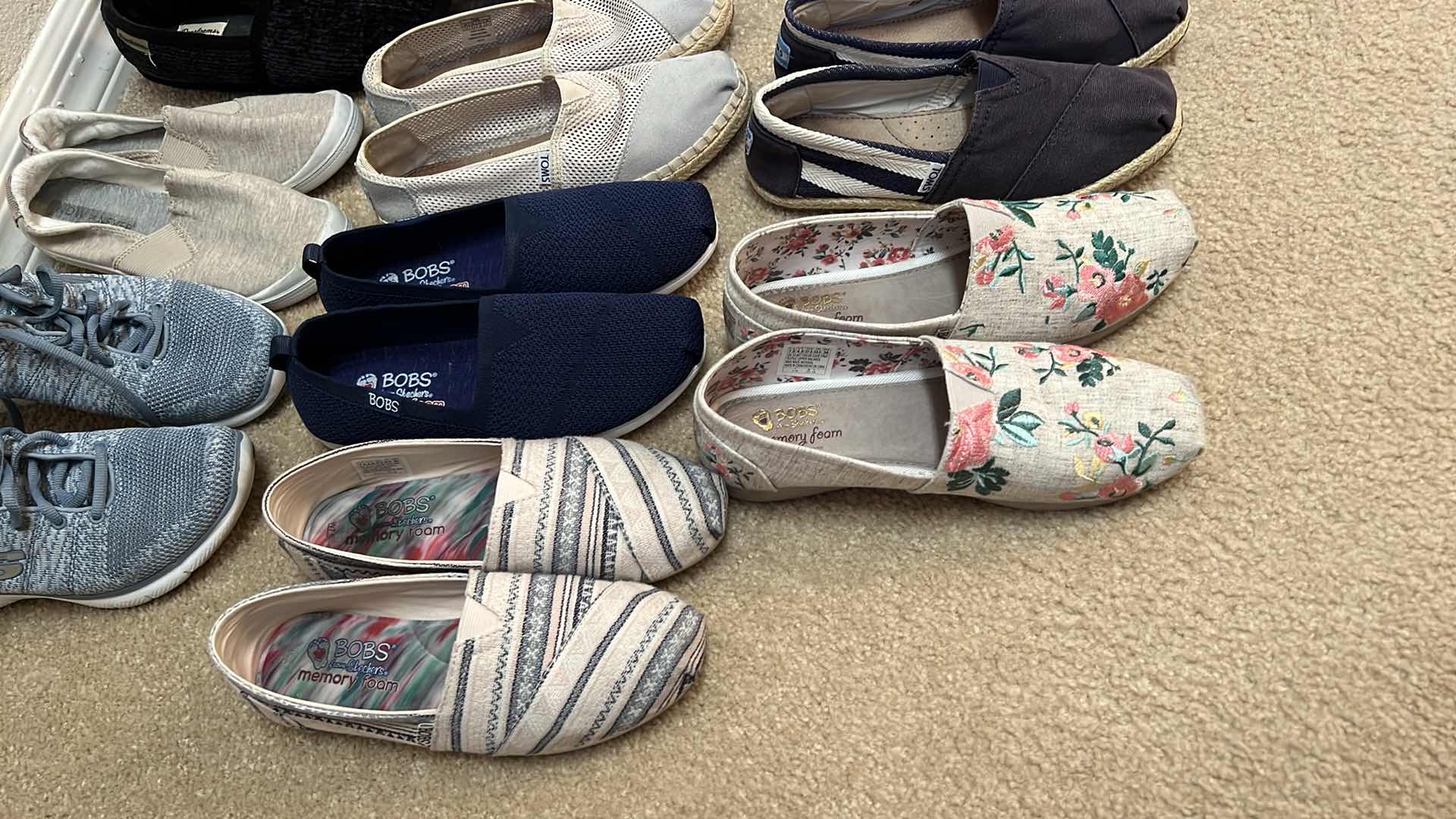 Photo 2 of 17 PAIRS OF LADIES SHOES (7-8)