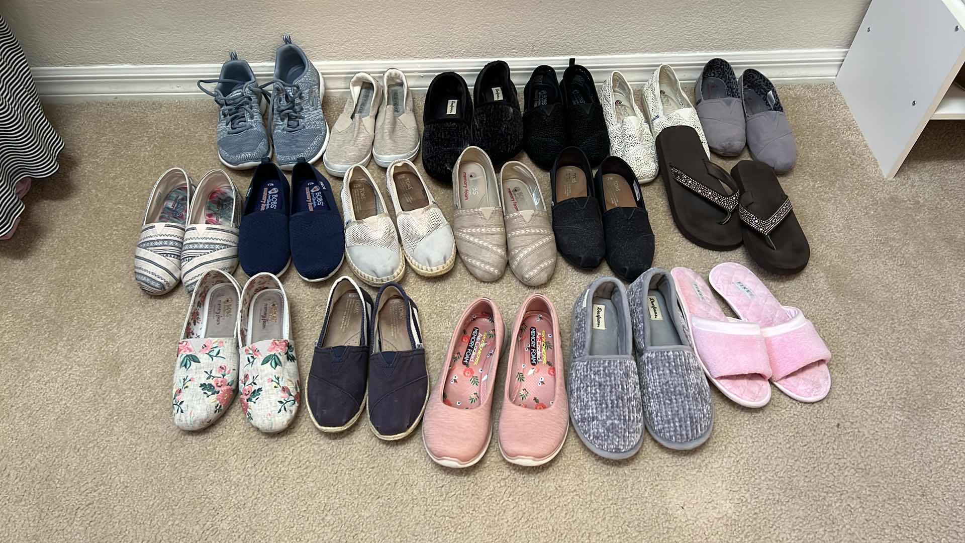 Photo 1 of 17 PAIRS OF LADIES SHOES (7-8)