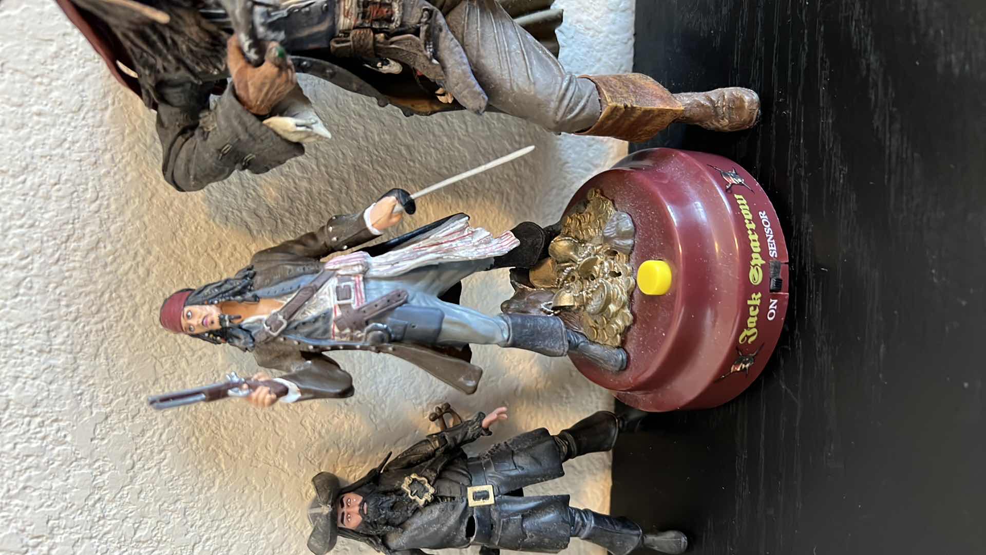 Photo 4 of 5 PIRATES OF THE CARIBBEAN FIGURINES/TOYS