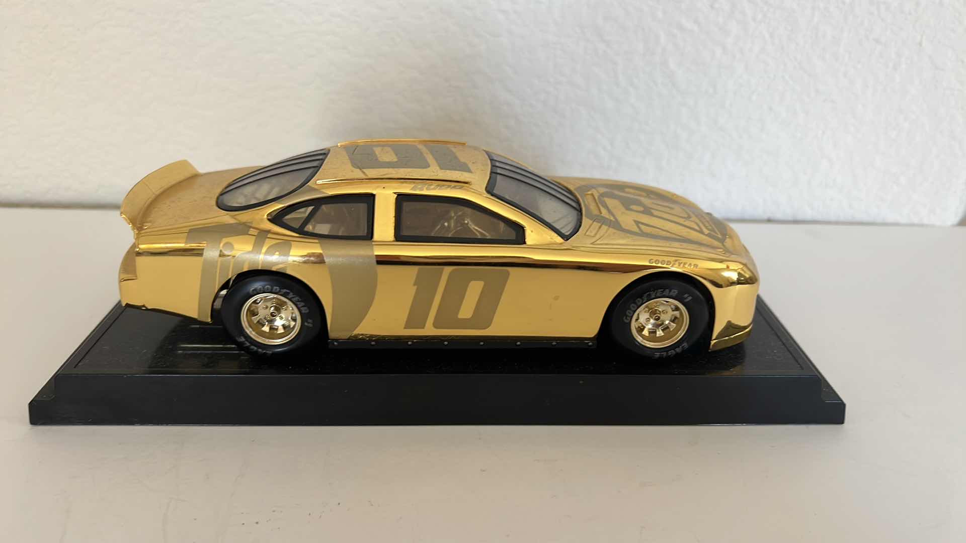 Photo 4 of FORD TAURUS NASCAR “REFLECTIONS IN GOLD” DIE CAST MODEL CAR