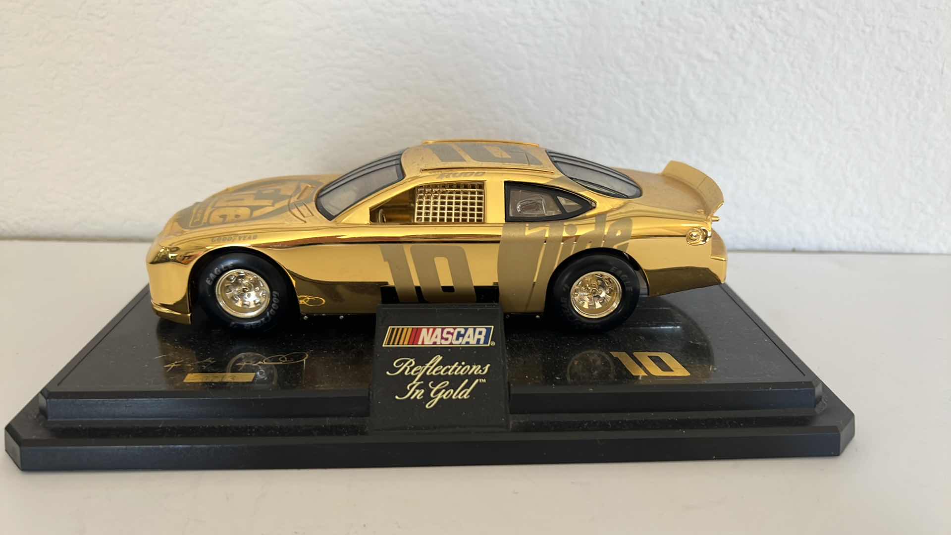 Photo 3 of FORD TAURUS NASCAR “REFLECTIONS IN GOLD” DIE CAST MODEL CAR