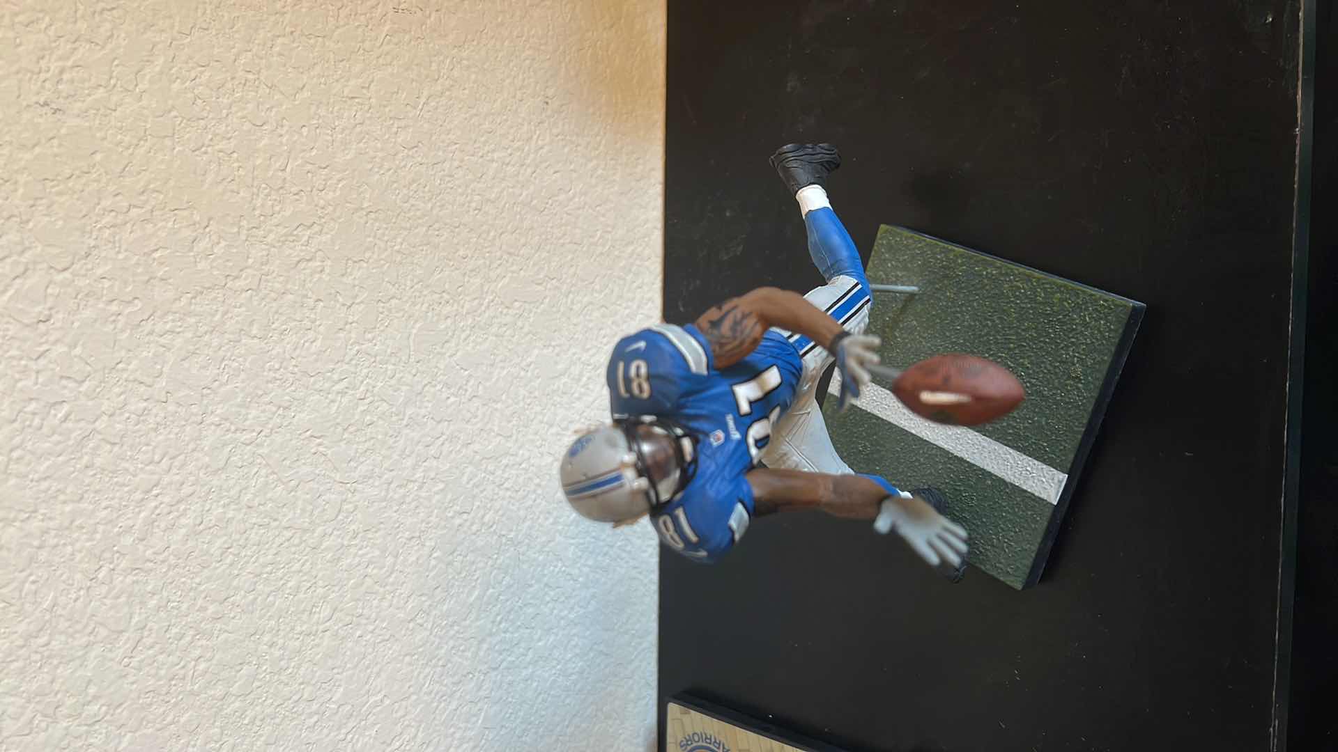 Photo 3 of NFL 2012 LIONS JOHNSON 81 COLLECTIBLE