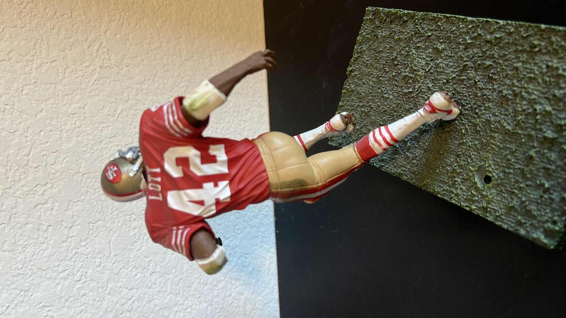 Photo 3 of 2006 NFL SAN FRANCISCO LOTT 42 COLLECTIBLE