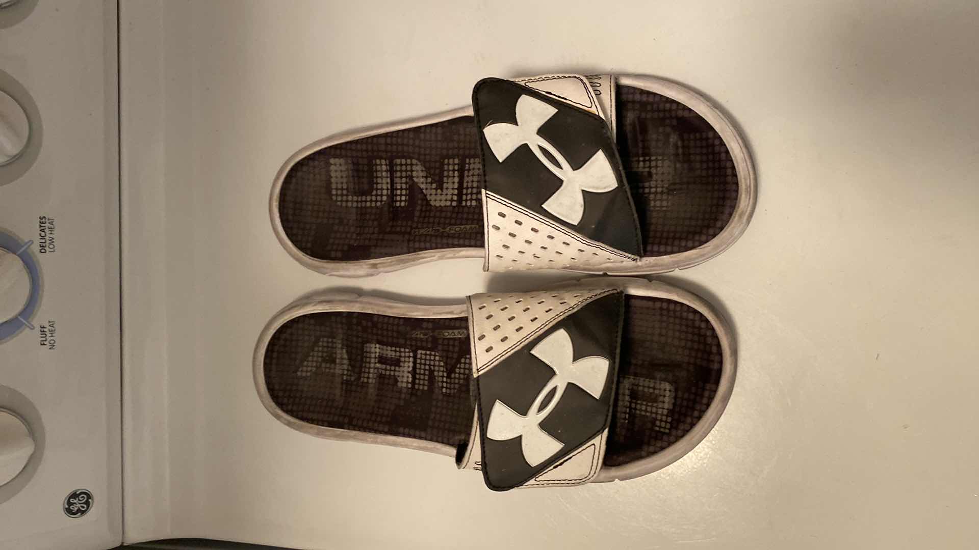 Photo 3 of UNDER ARMOUR SLIDES MENS SIZE 9