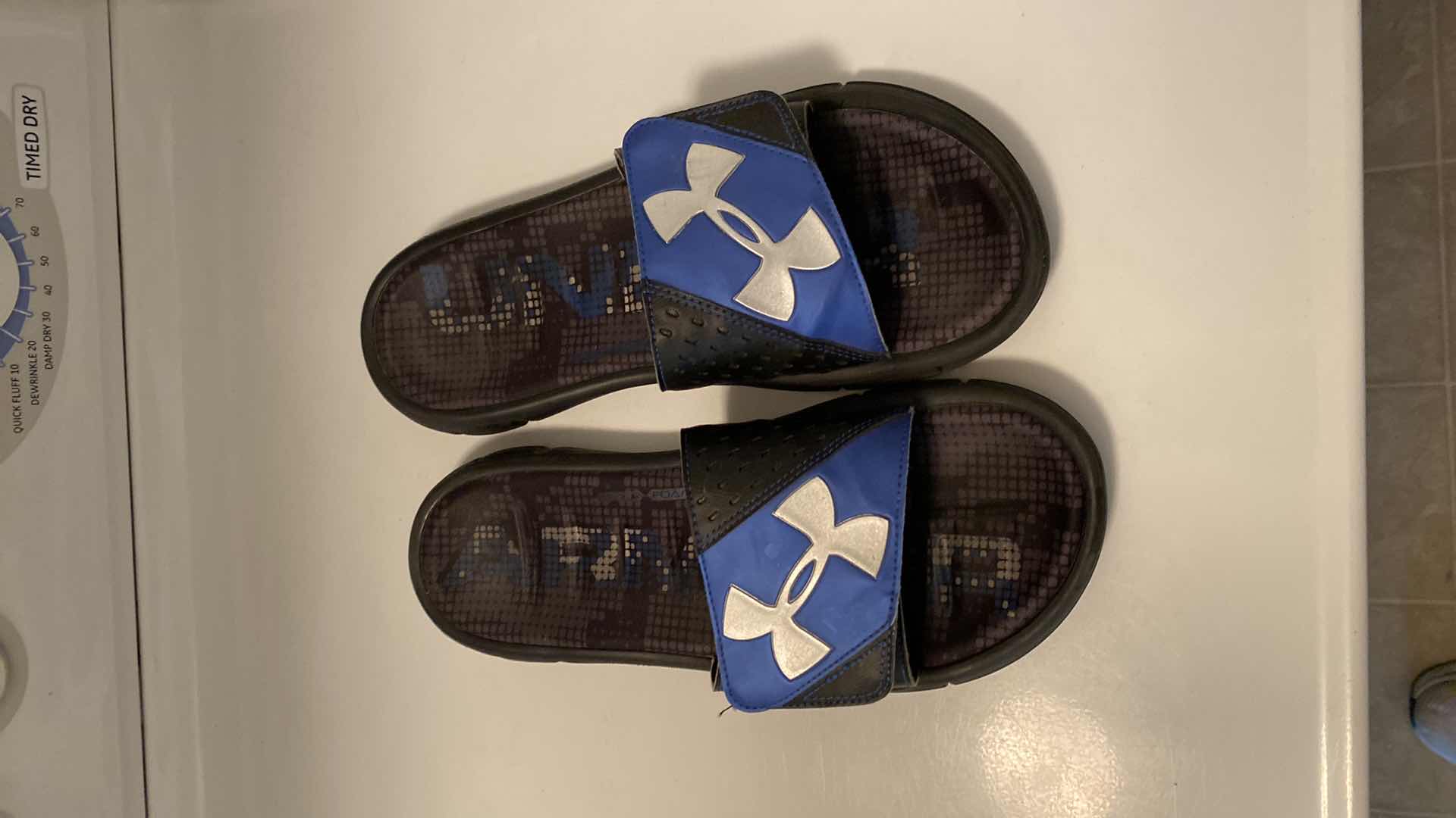 Photo 2 of UNDER ARMOUR SLIDES MENS SIZE 9