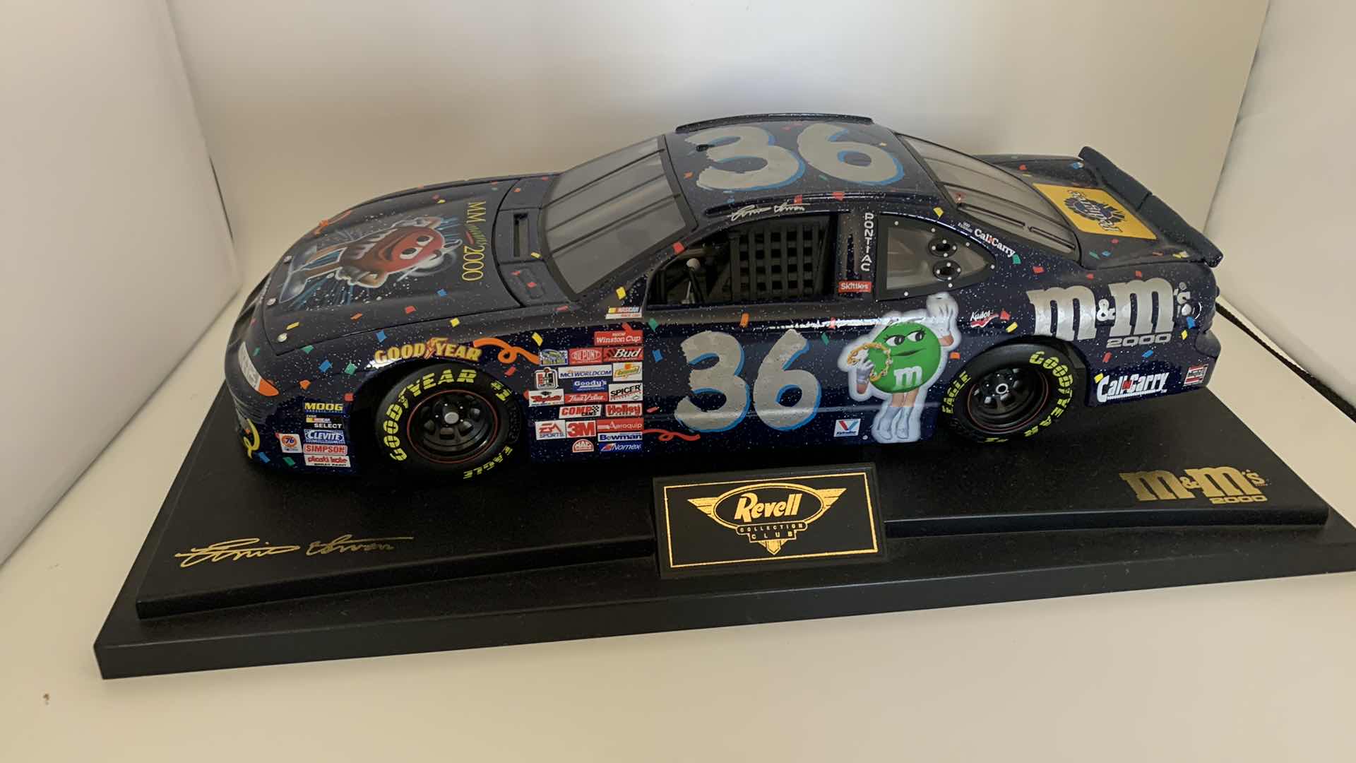 Photo 1 of REVELL COLLECTION CLUB M & M 2000 #36 ERNIE IRVAN DIE CAST RACE CAR.