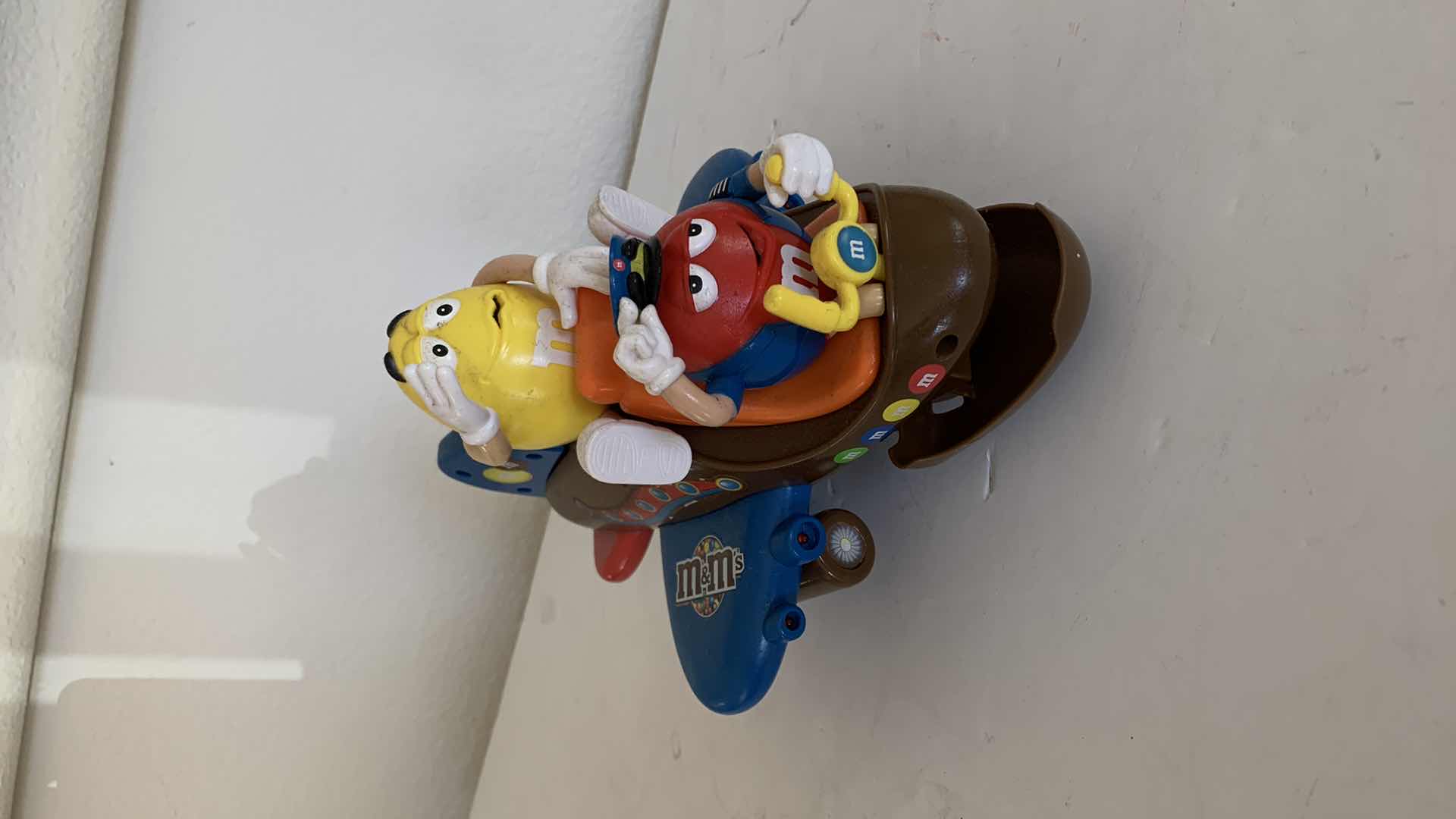 Photo 2 of M & M RED AND YELLOW ON AIRPLANE. COLLECTIBLE CANDY DISPENSER.