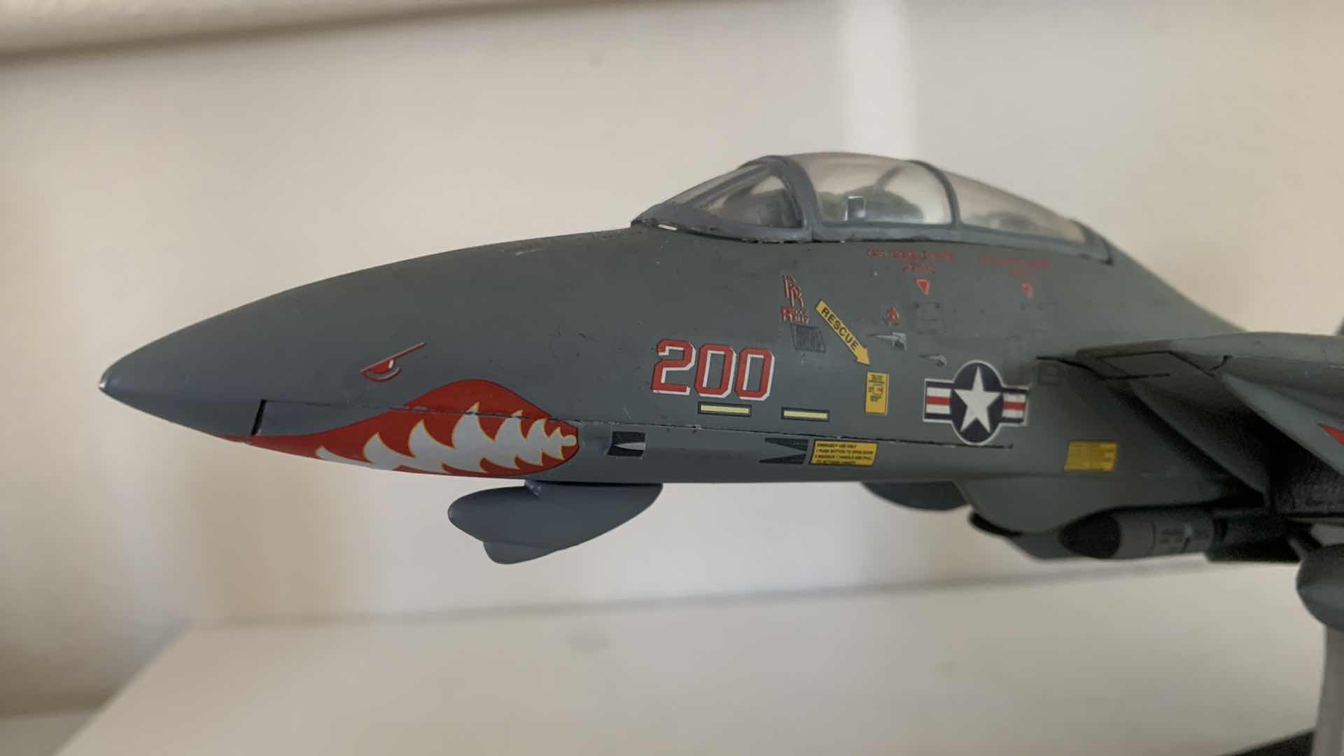 Photo 5 of F-14 TOMCAT SCALE 1:48 MINIATURE DISPLAY AIRPLANE.