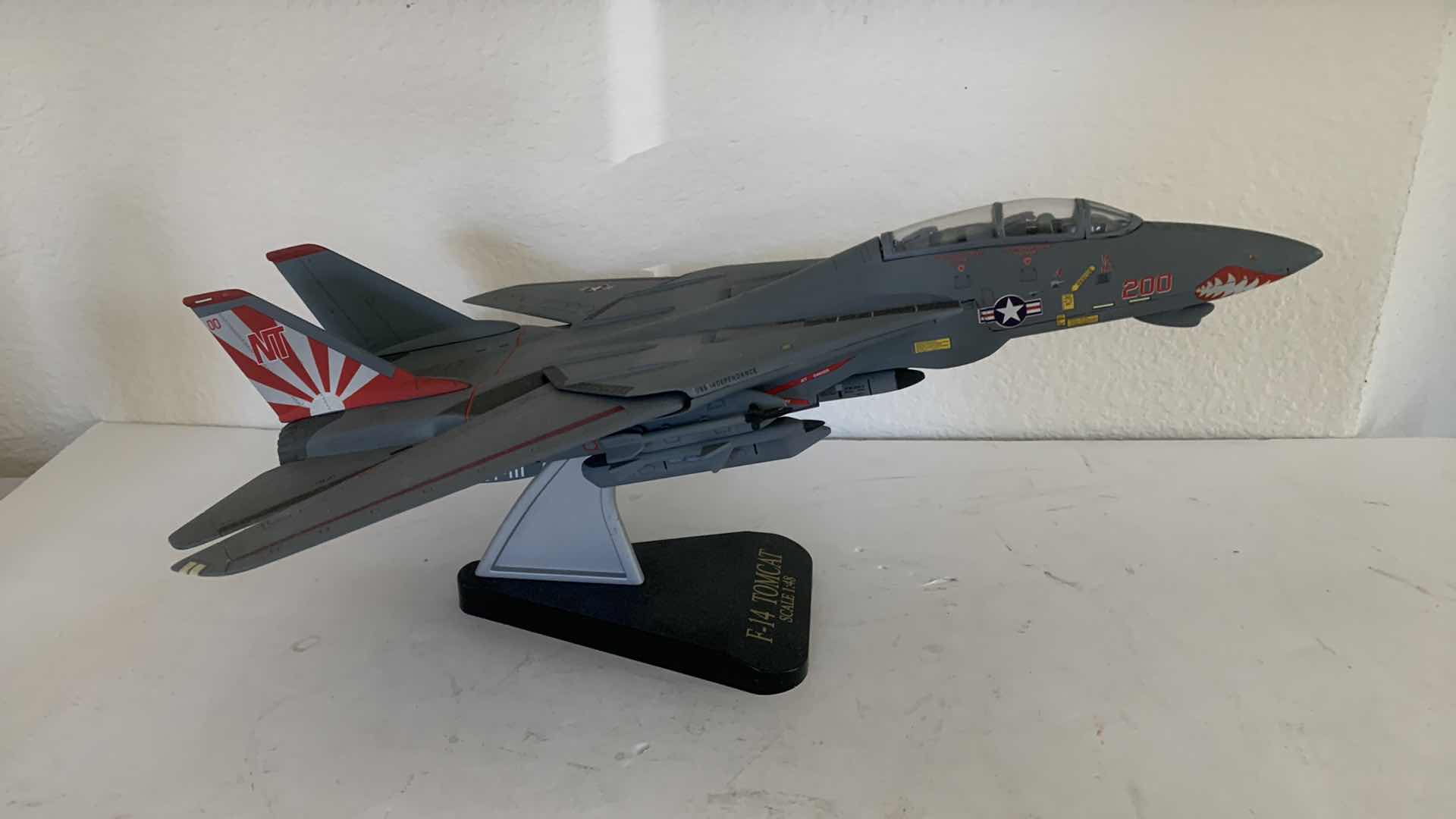 Photo 2 of F-14 TOMCAT SCALE 1:48 MINIATURE DISPLAY AIRPLANE.