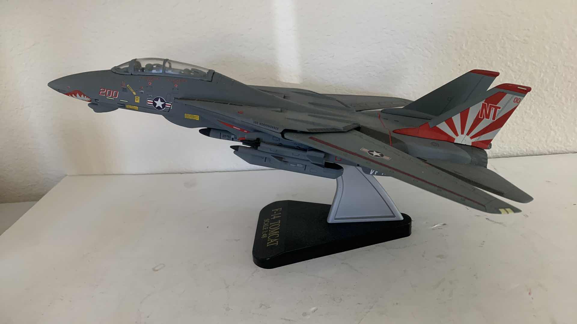 Photo 3 of F-14 TOMCAT SCALE 1:48 MINIATURE DISPLAY AIRPLANE.