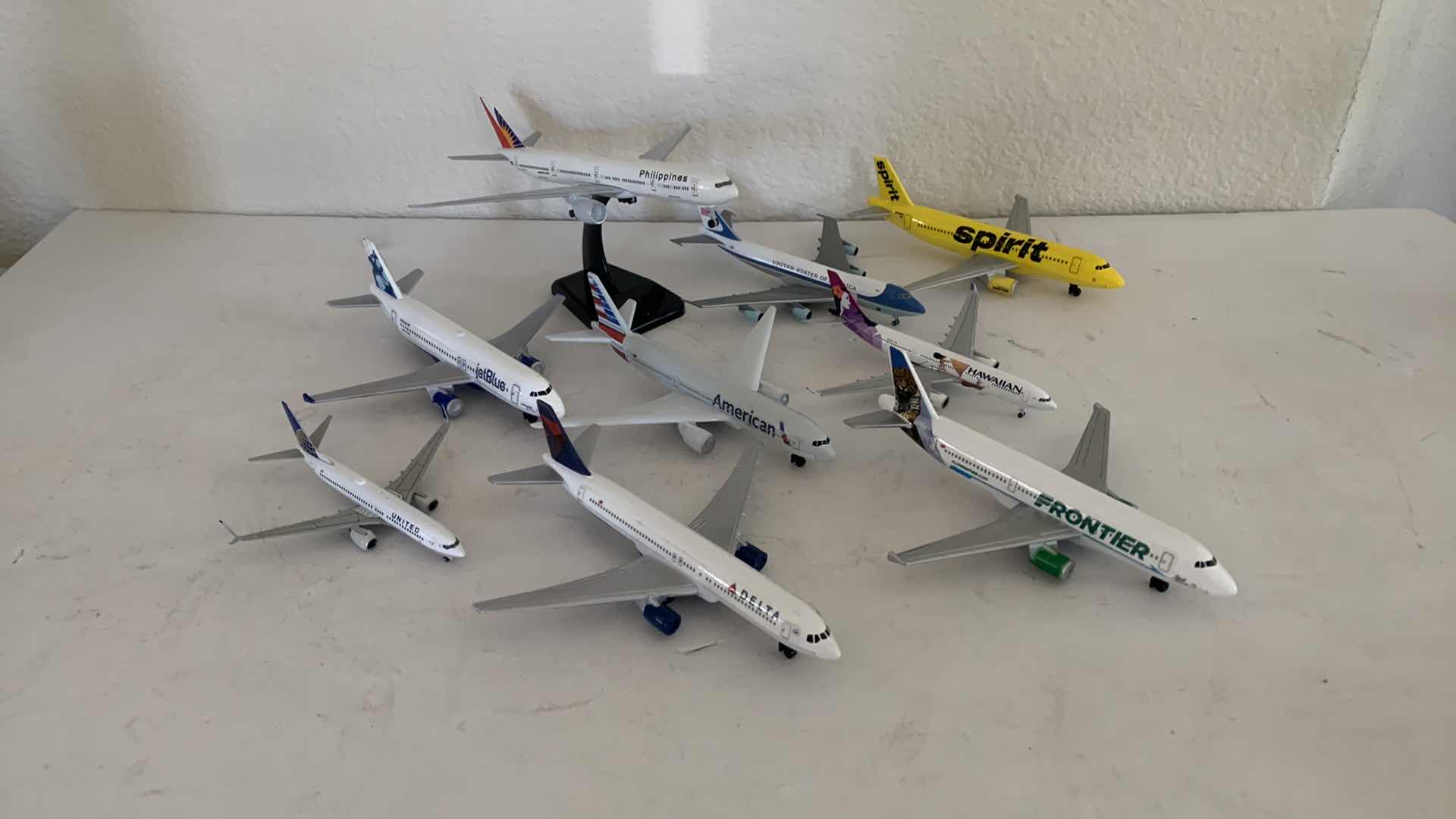 Photo 1 of COMMERCIAL AIRLINES PASSENGER PLANE COLLECTION.
