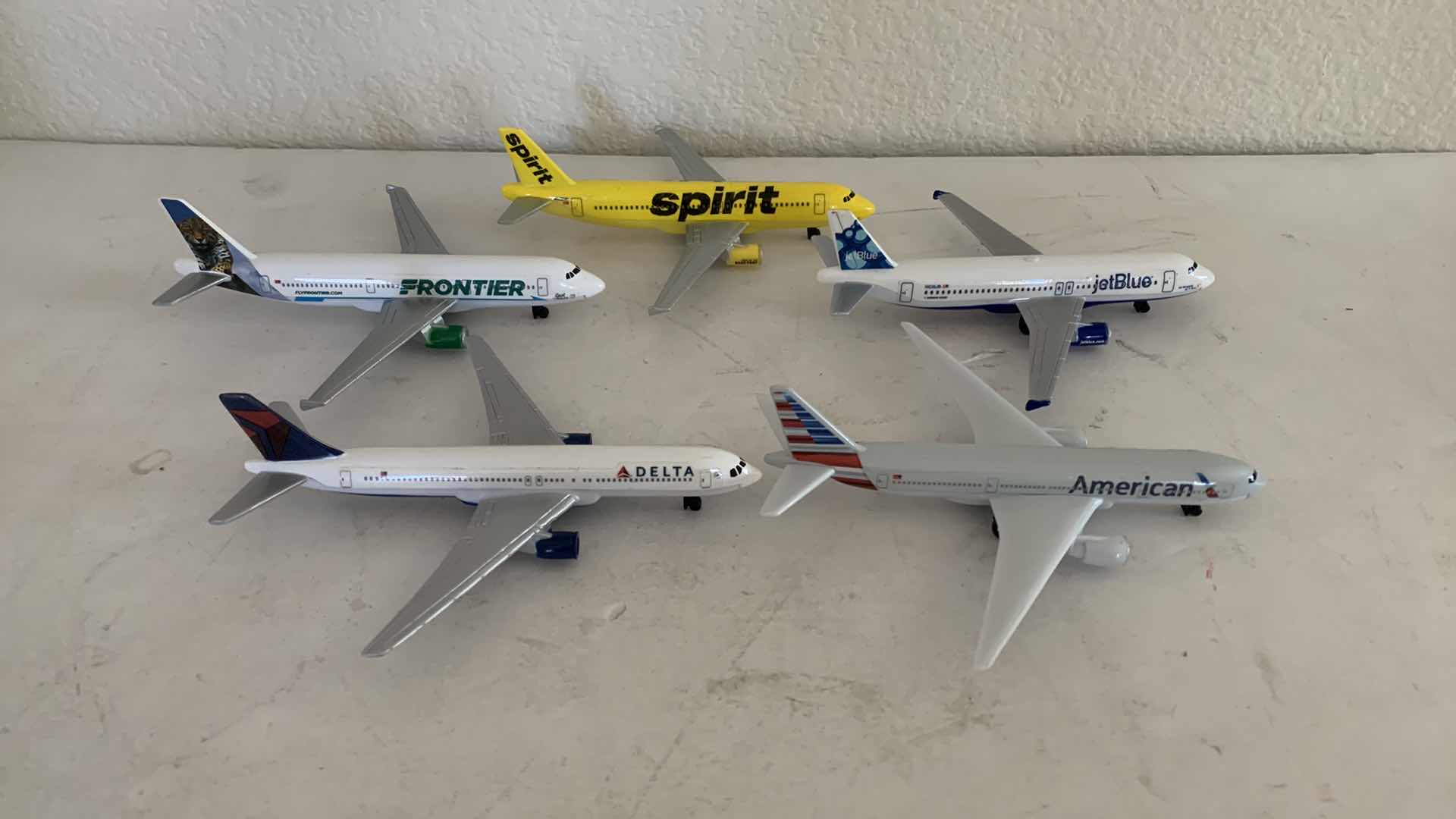 Photo 3 of COMMERCIAL AIRLINES PASSENGER PLANE COLLECTION.