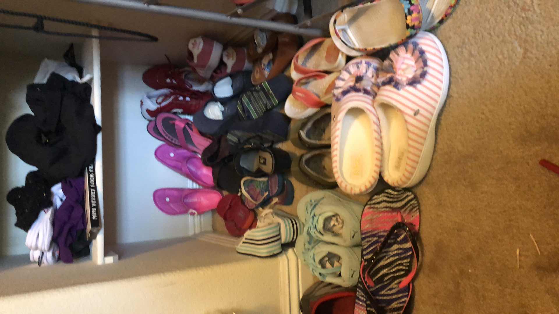 Photo 1 of 20 PAIRS WOMENS SHOES, SIZES 6.5 TO 8 (ON FLOOR IN CLOSET)
