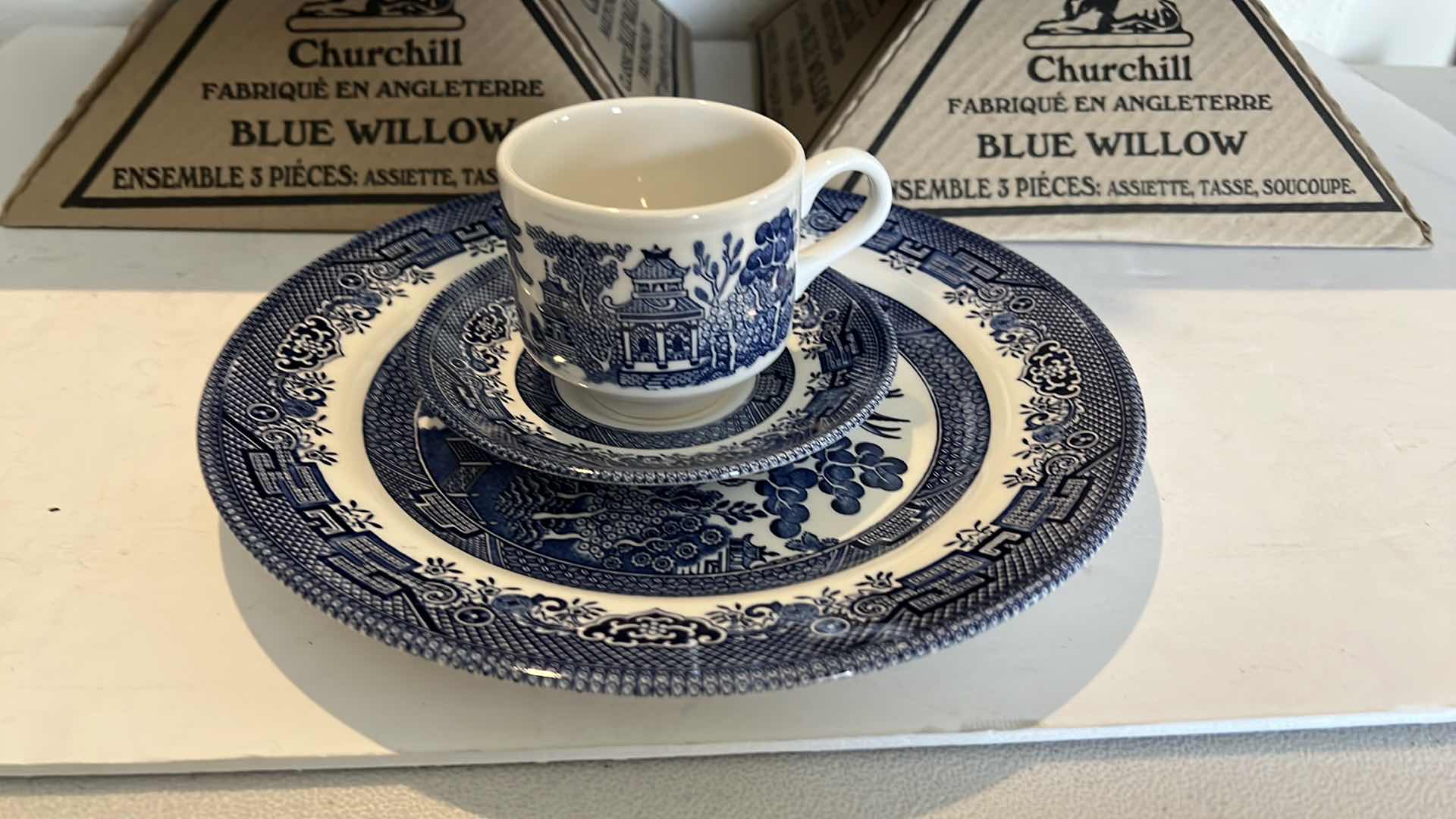 Photo 3 of 5-NEW CHURCHILL MADE ENGLAND “CLASSIC BLUE WILLOW” 3PC SET