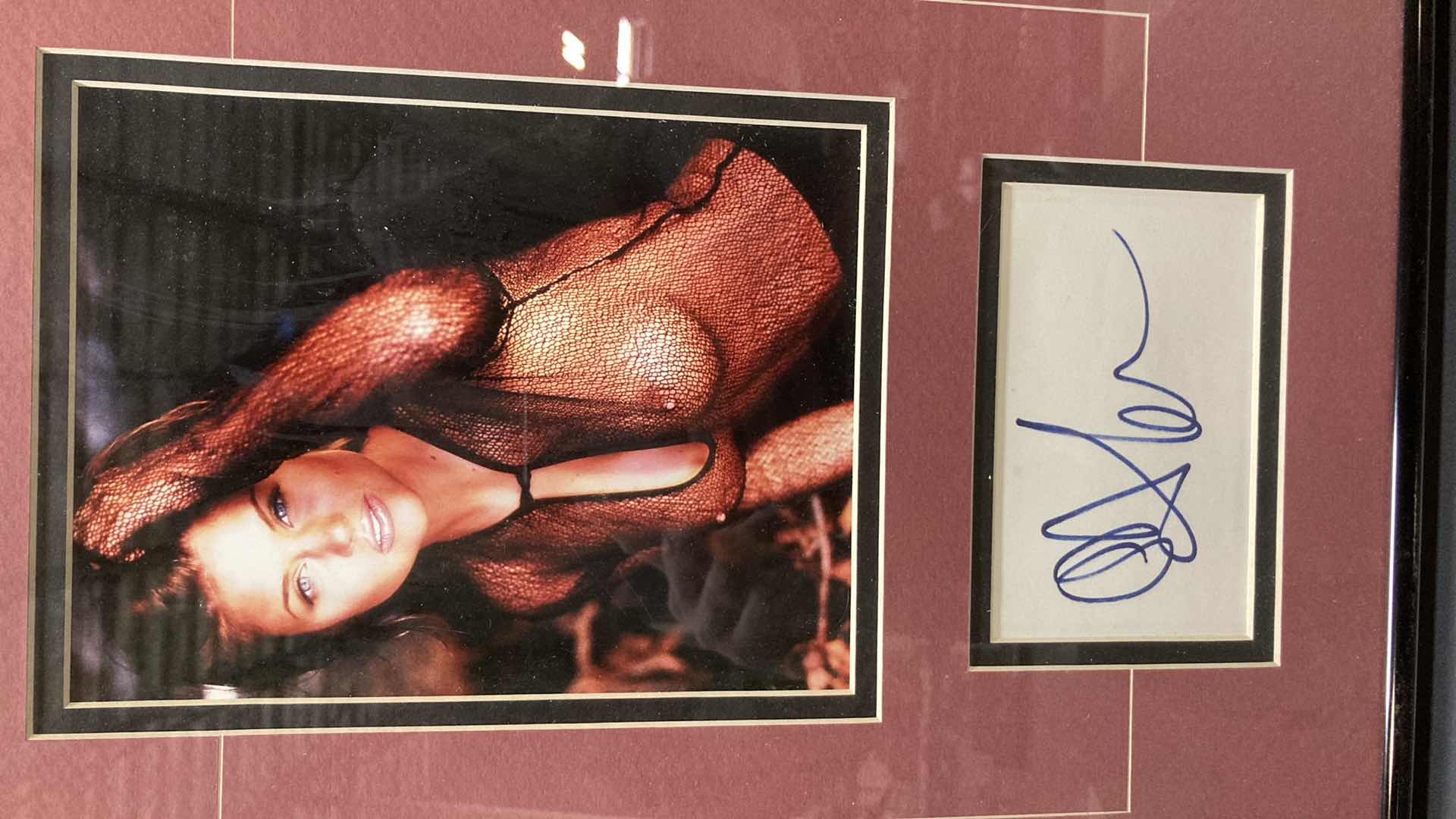 Photo 2 of TIFFANI AMBER THIESSEN SIGNED PHOTO