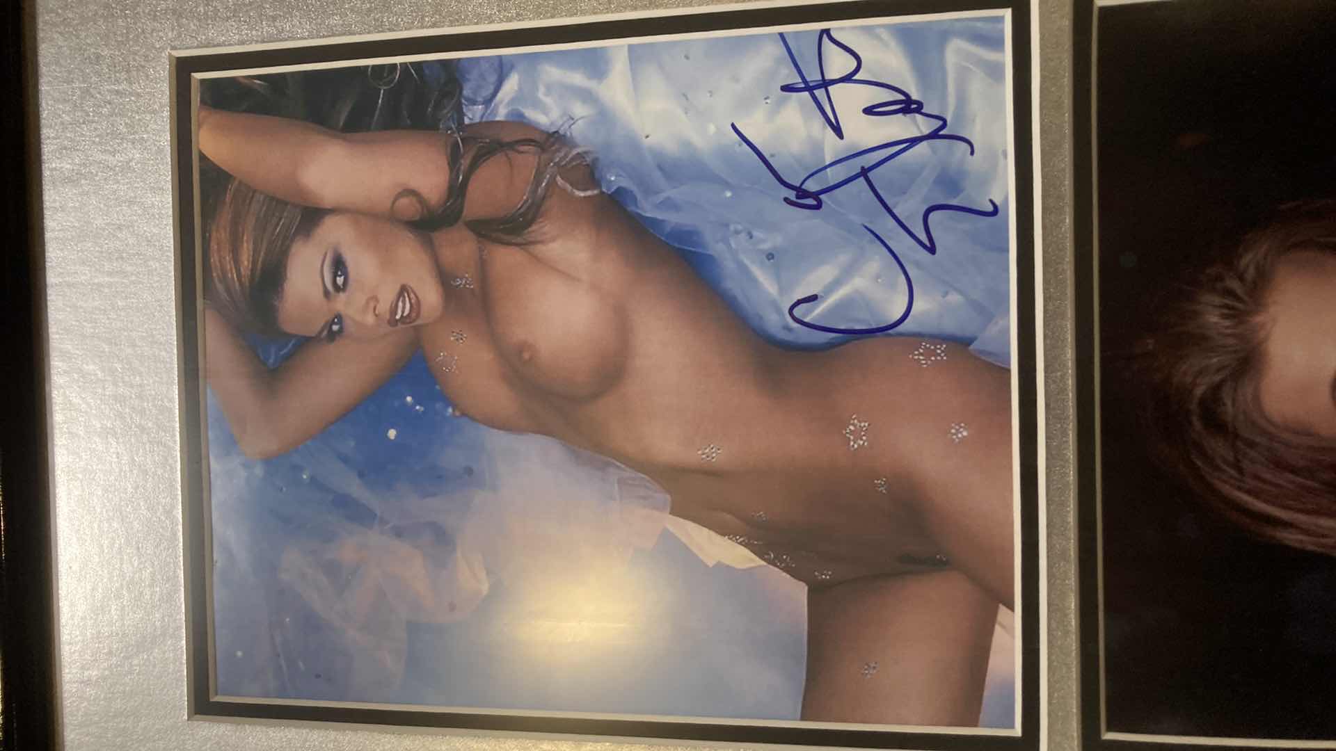 Photo 2 of CARMEN ELECTRA AUTOGRAPHED PHOTOS