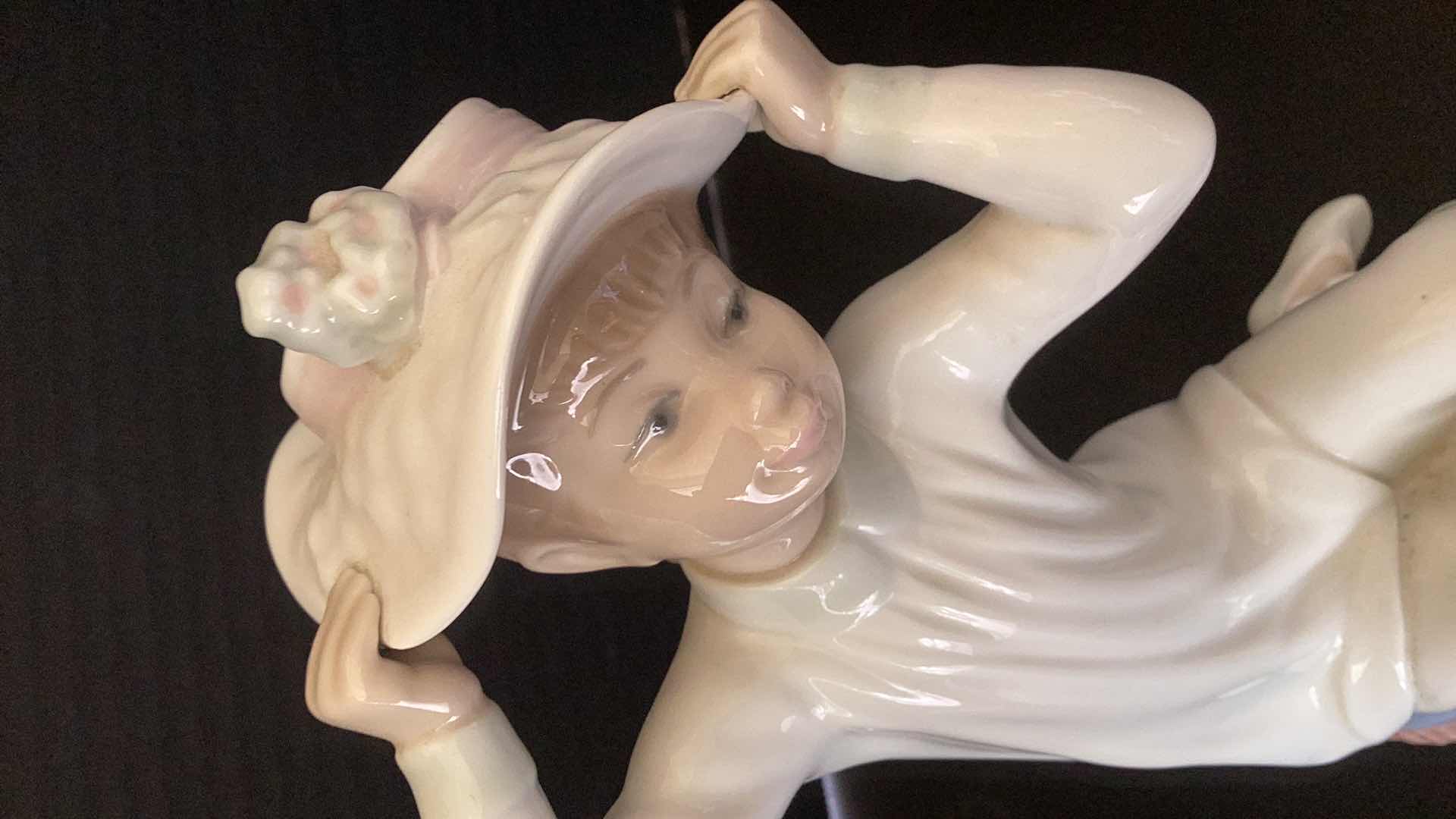 Photo 2 of LLADRO “GIRL WITH HAT”