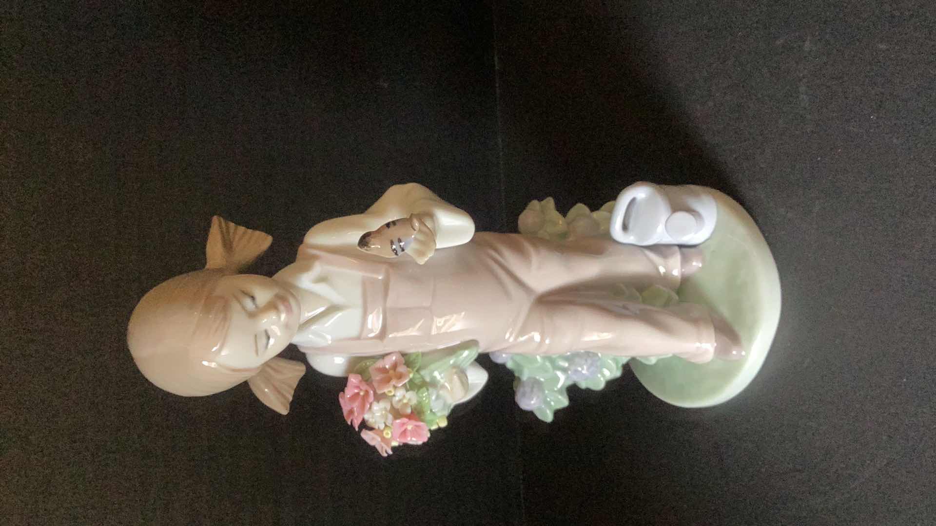 Photo 1 of LLADRO “SPRING GIRL WITH FLOWERS” #5217 7” TALL 