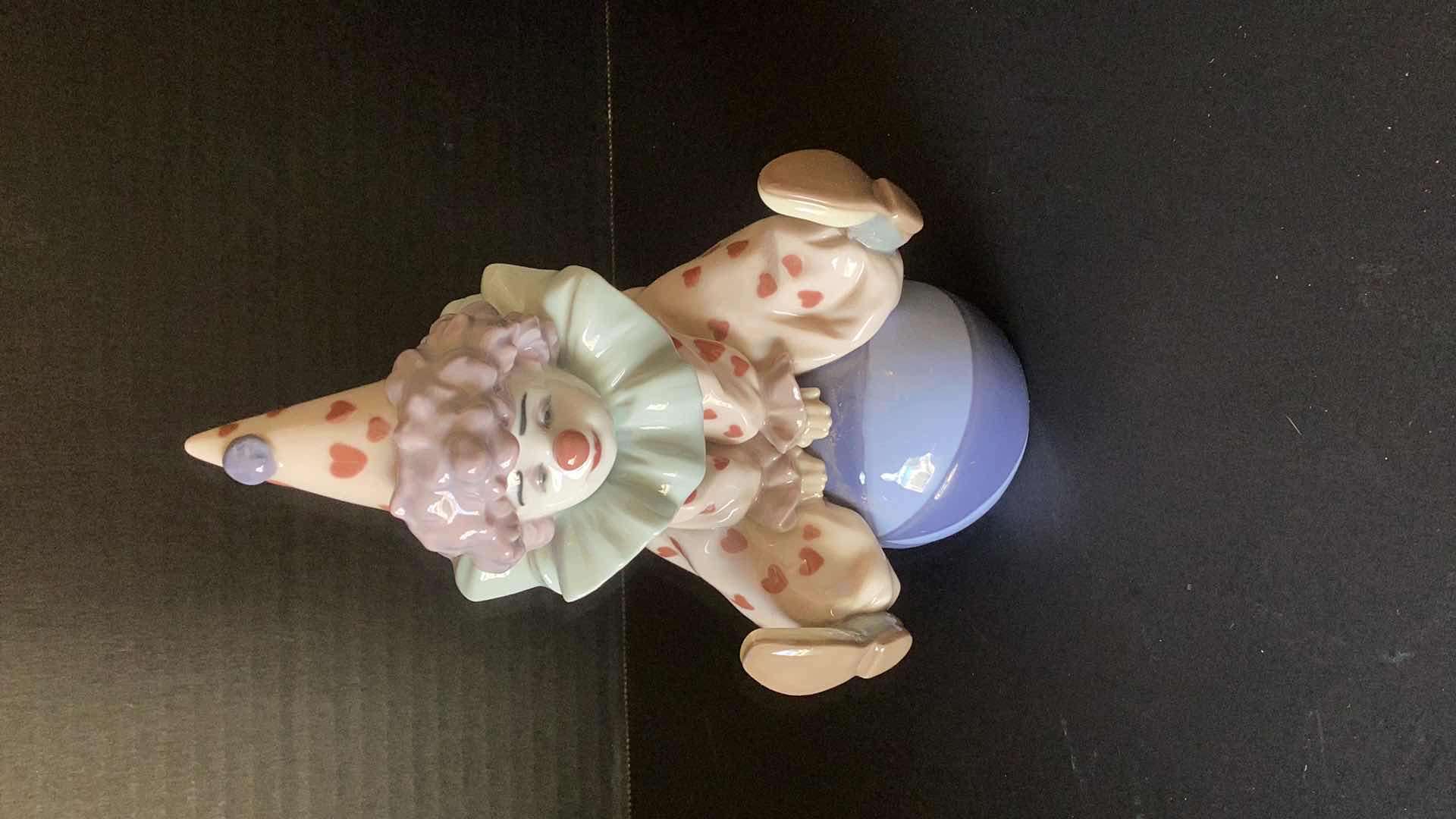 Photo 1 of LLADRO “HAVING A BALL” #5813 7” TALL 