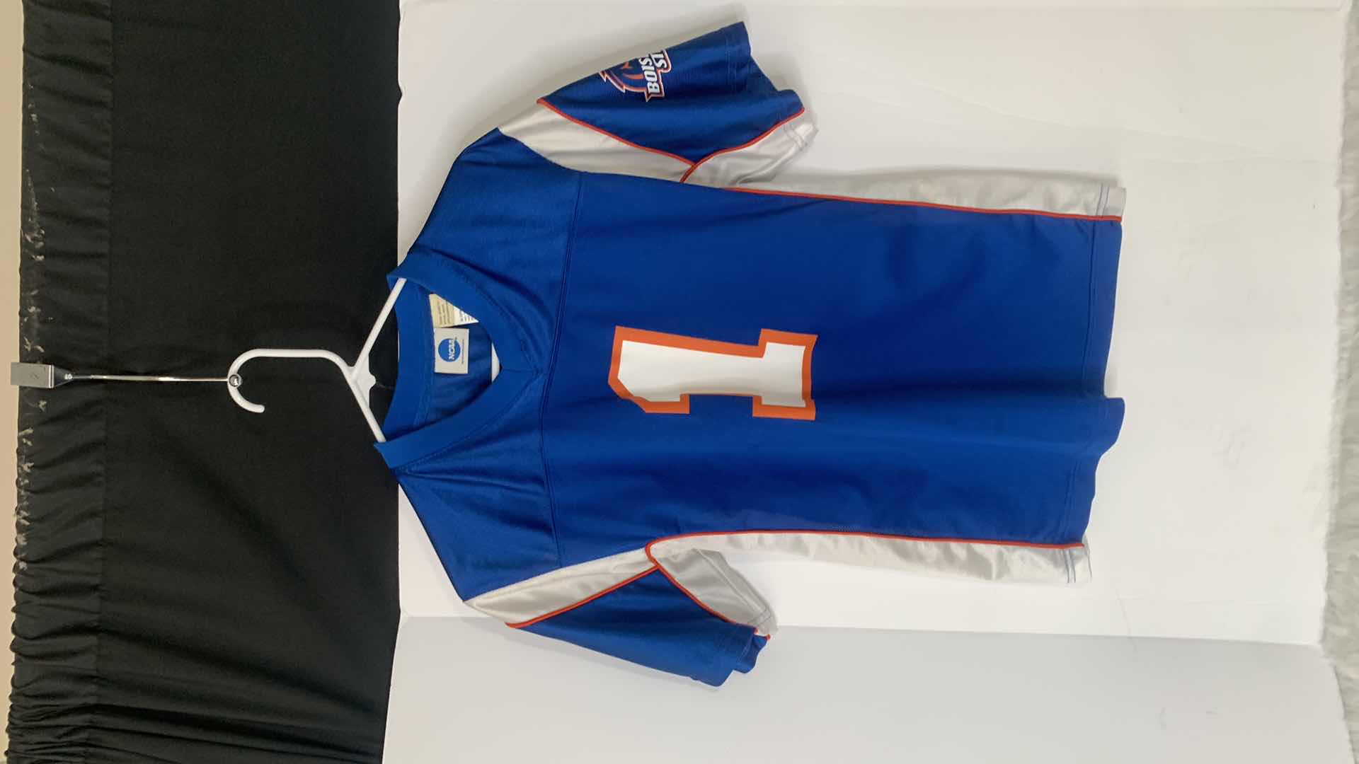 Photo 5 of YOUTH XXL BOISE STATE NCAA JERSEY