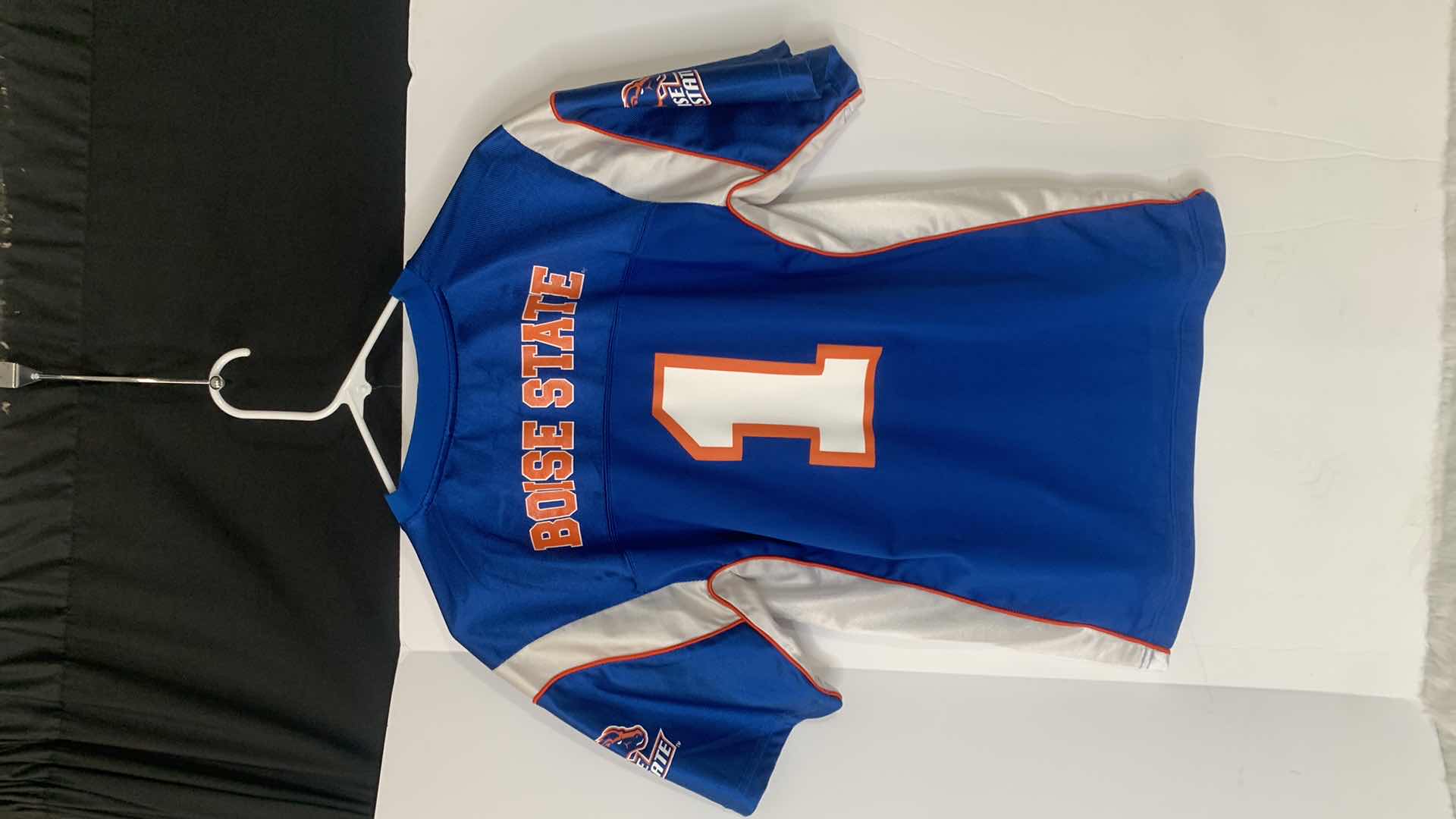 Photo 4 of YOUTH XXL BOISE STATE NCAA JERSEY