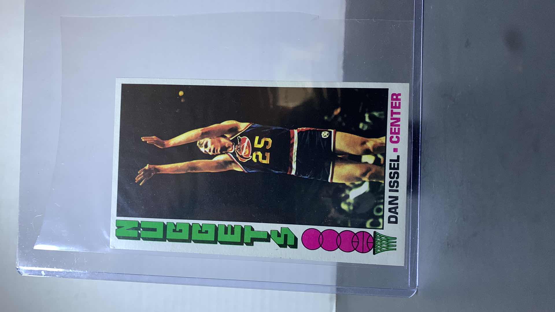 Photo 1 of 1976 TOPPS DAN ISSEL NUGGETS CARD