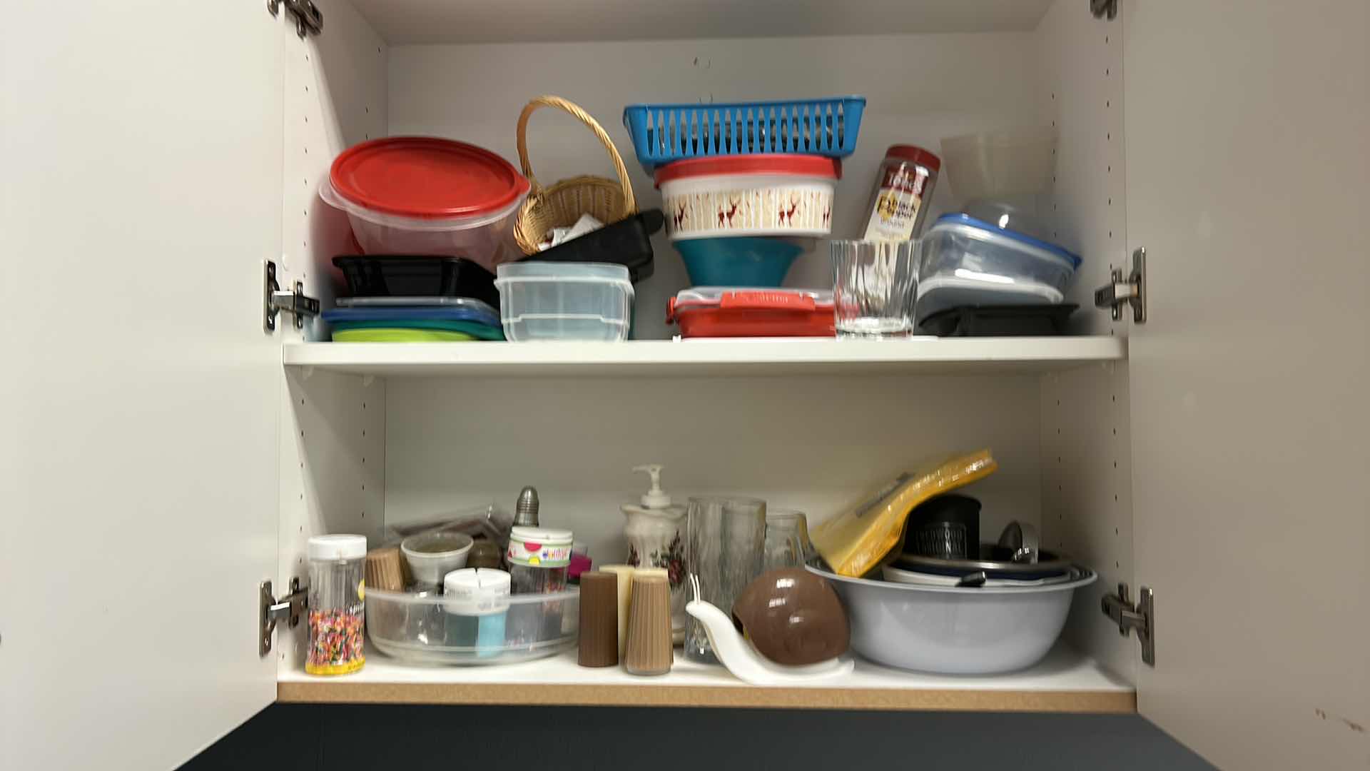 Photo 5 of CONTENTS OF KITCHEN CABINET