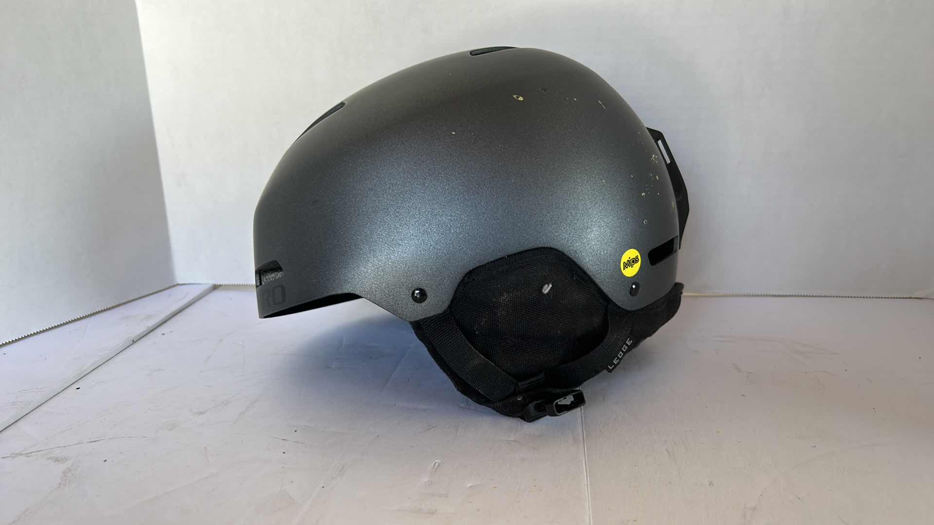 Photo 4 of GIRO SNOW SPORTS HELMET MIPS LEDGE SIZE MED