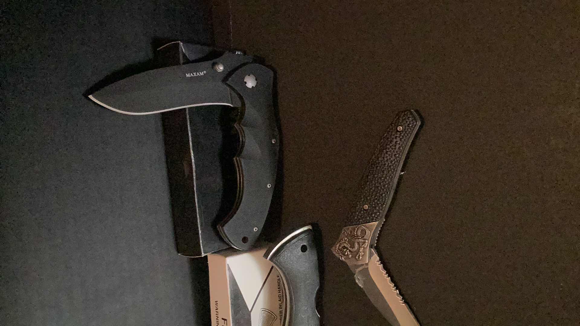 Photo 3 of MAXAM, FIGHTING, AND FOLDABLE KNIVES