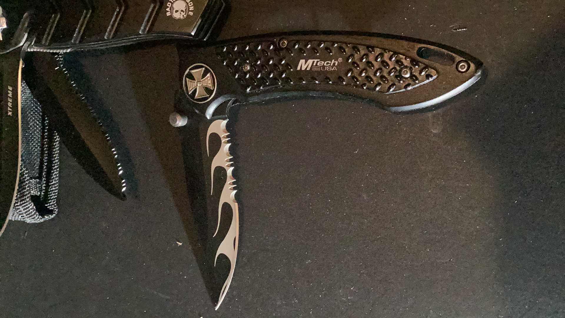 Photo 3 of DEFENDER EXTREME, AND MTECH KNIVES