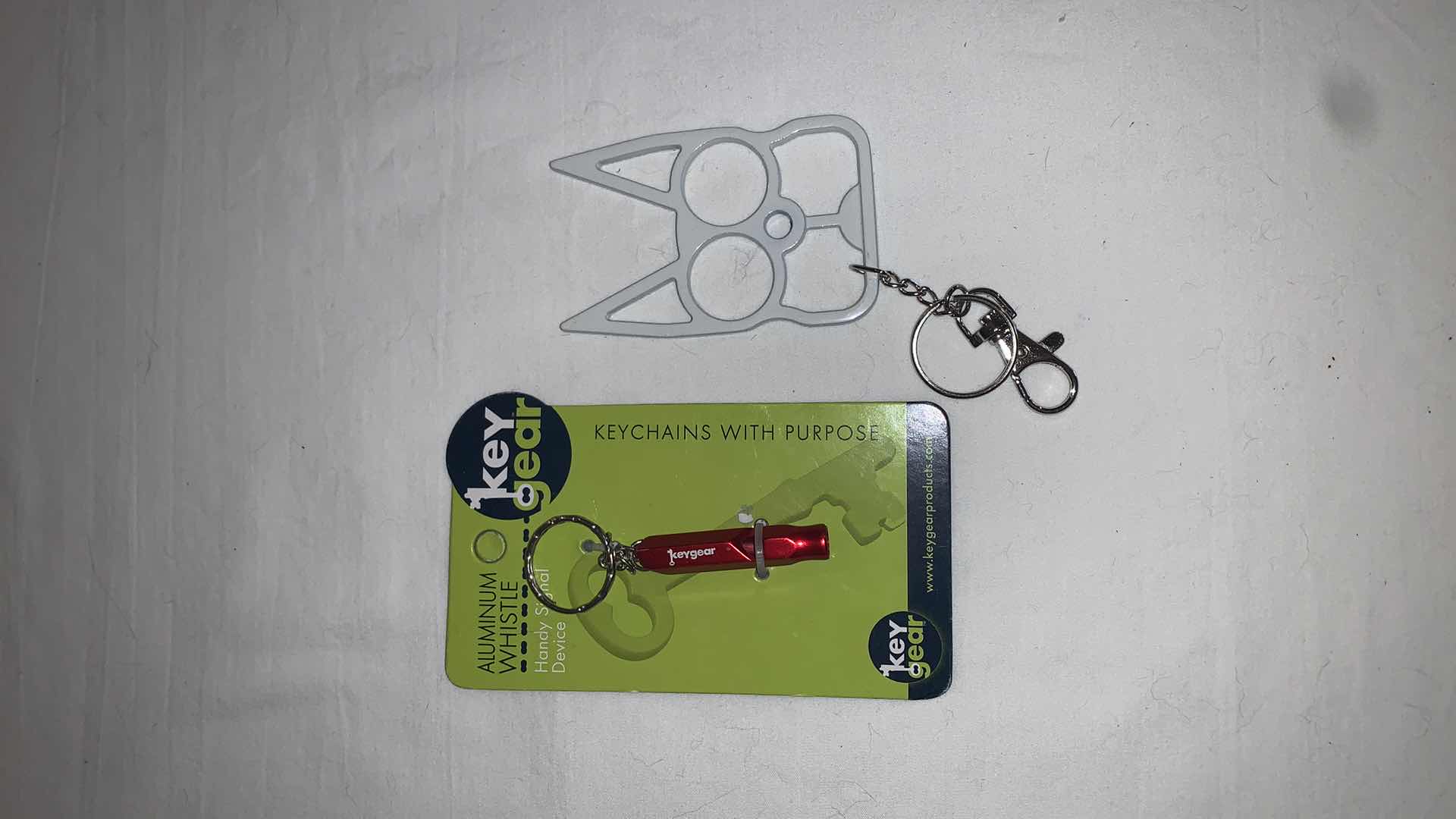 Photo 1 of KEYCHAIN PROTECTION SET WITH WHISTLE AND CAT EYES MELEE