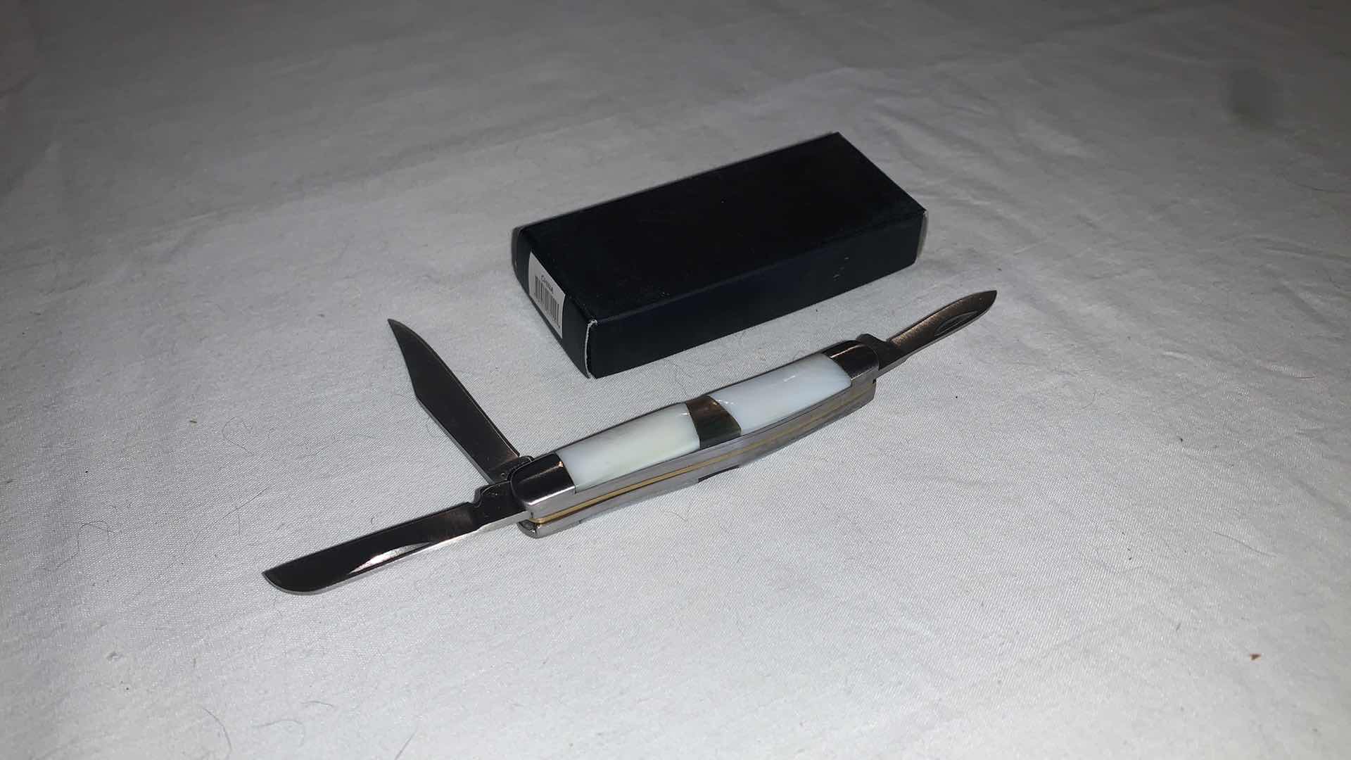 Photo 2 of SMALL POCKET KNIFE