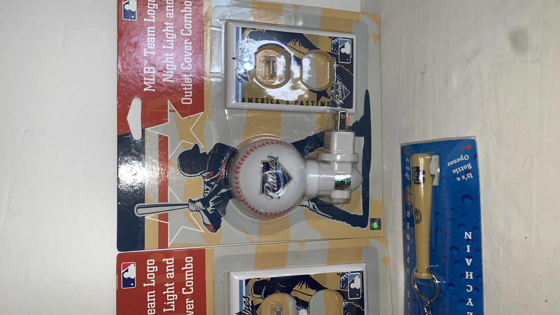 Photo 3 of MLB PADRES FAN PACK