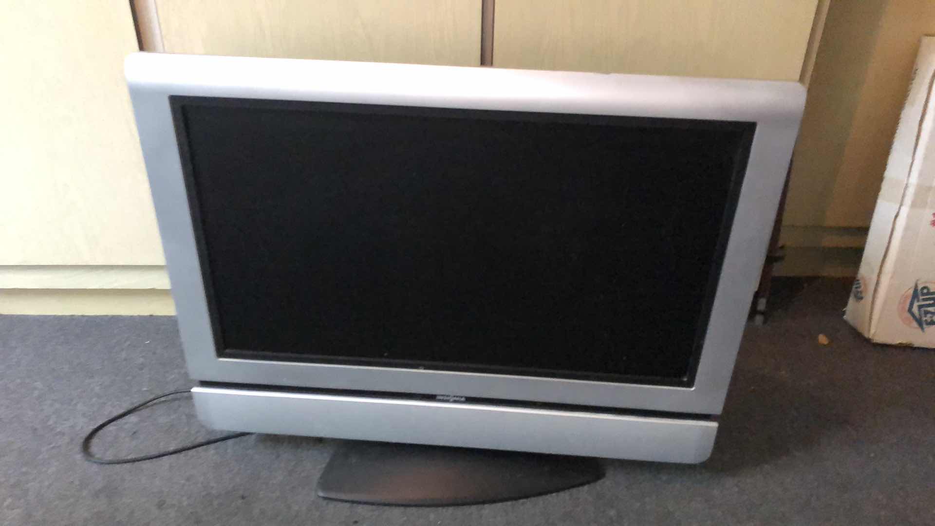 Photo 1 of 32" INSIGNIA TELEVISION