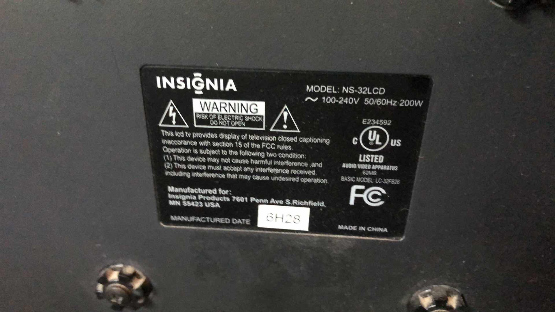 Photo 2 of 32" INSIGNIA TELEVISION