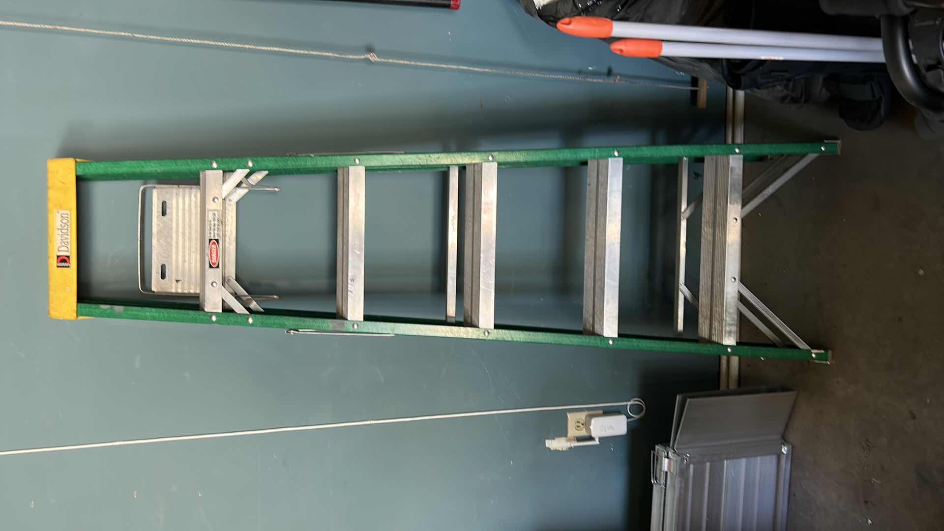 Photo 4 of 6’ ALUMINUM LADDER