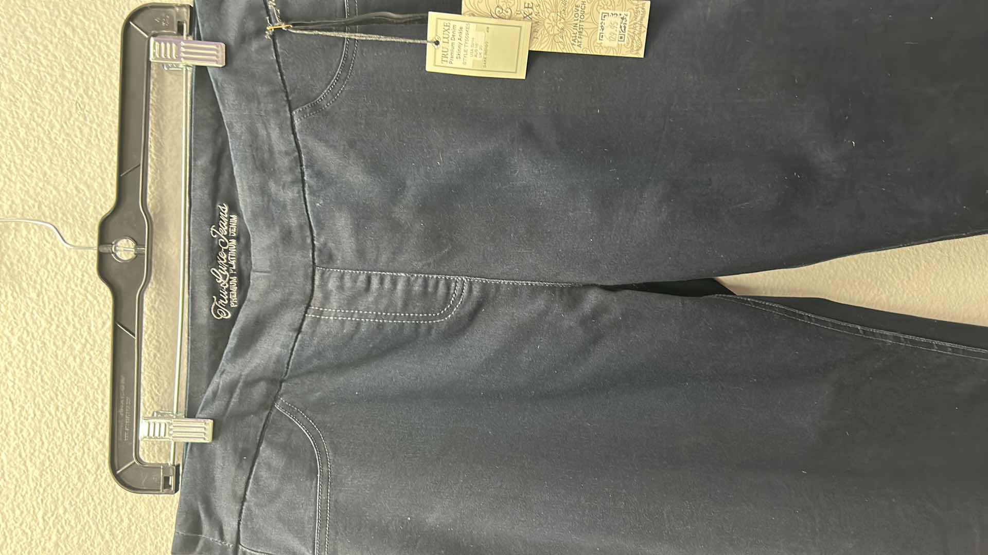 Photo 2 of NWT WOMEN'S SIZE 32/14 PLATINUM DENIM PANTS -  true luxe JEANS, $129.95