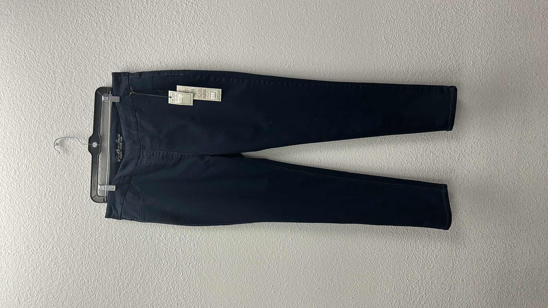 Photo 4 of NWT WOMEN'S SIZE 32/14 PLATINUM DENIM PANTS -  true luxe JEANS, $129.95