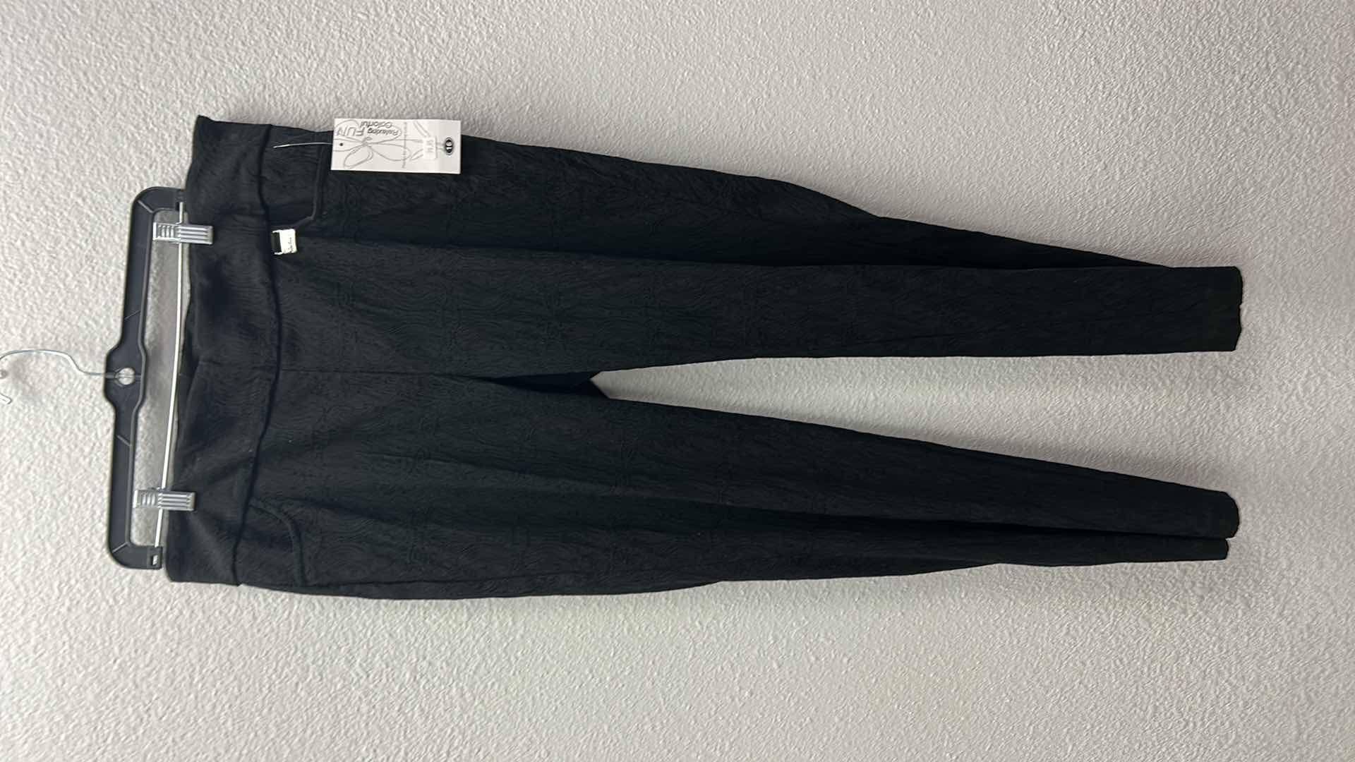 Photo 6 of NWT WOMEN'S SIZE 16 TEXTURED BLACK PANTS -   $79.95