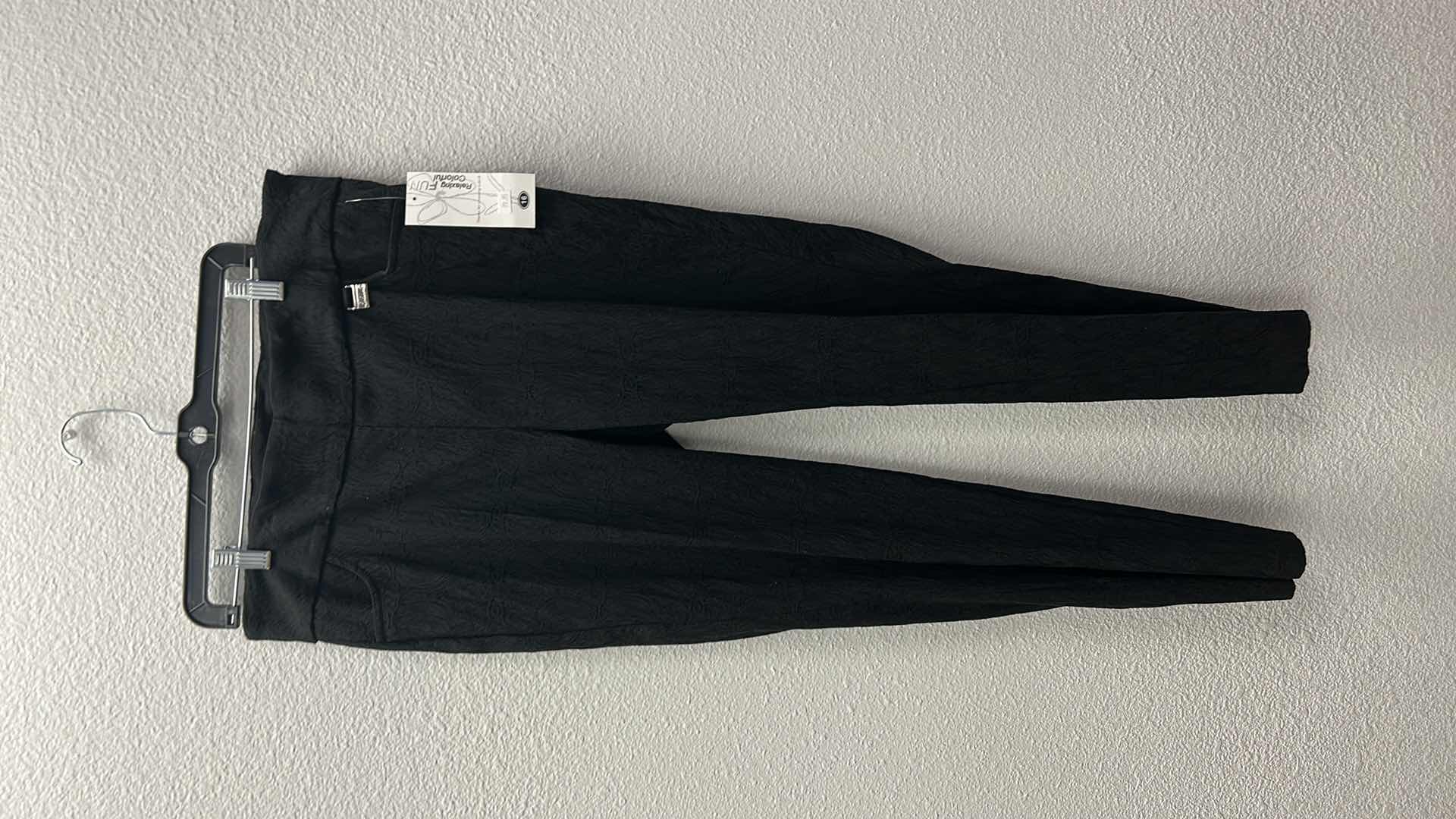 Photo 3 of NWT WOMEN'S SIZE 16 TEXTURED BLACK PANTS -   $79.95