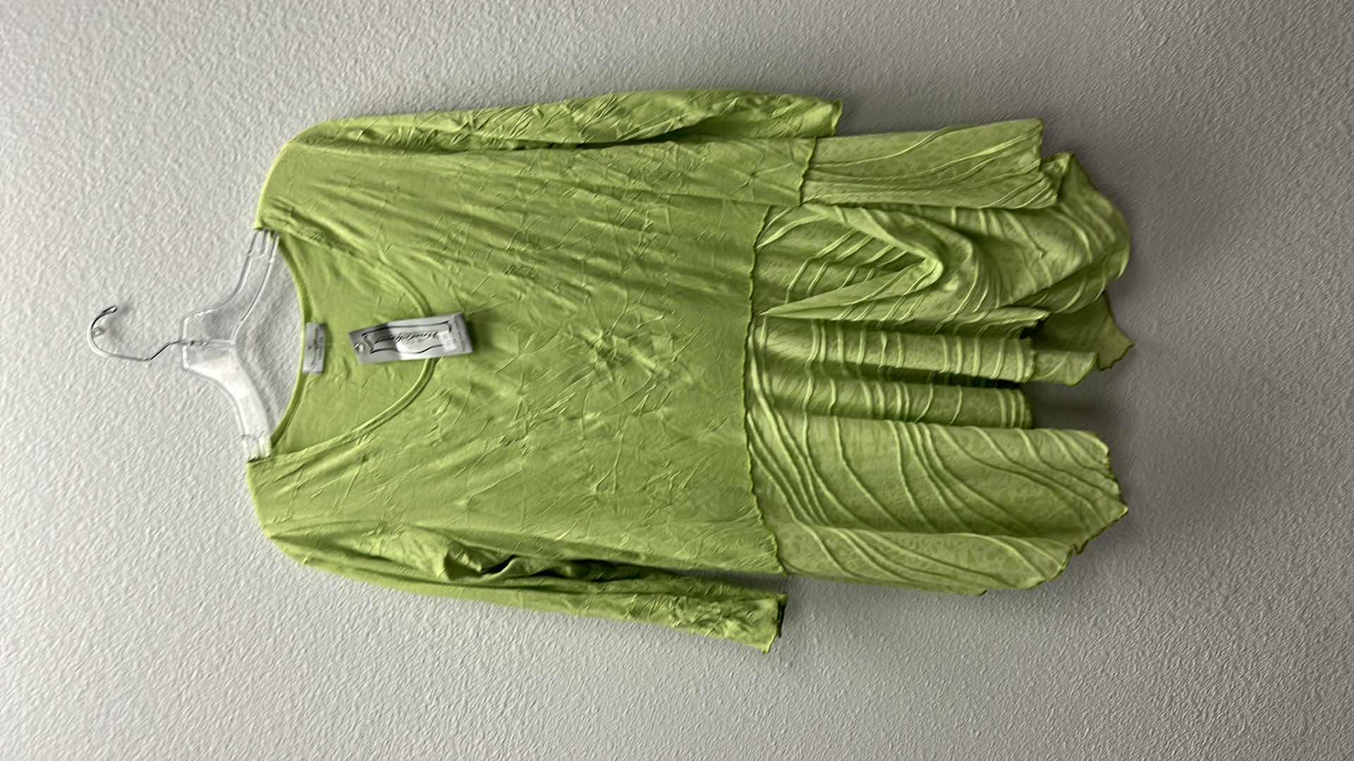 Photo 6 of NWT WOMEN'S SIZE MED - LIME GREEN BLOUSE  $79.95
